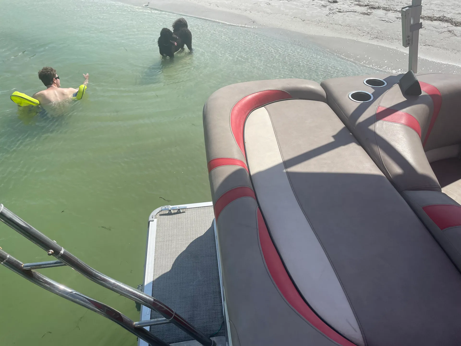 Comfortable 24’ Tri Toon