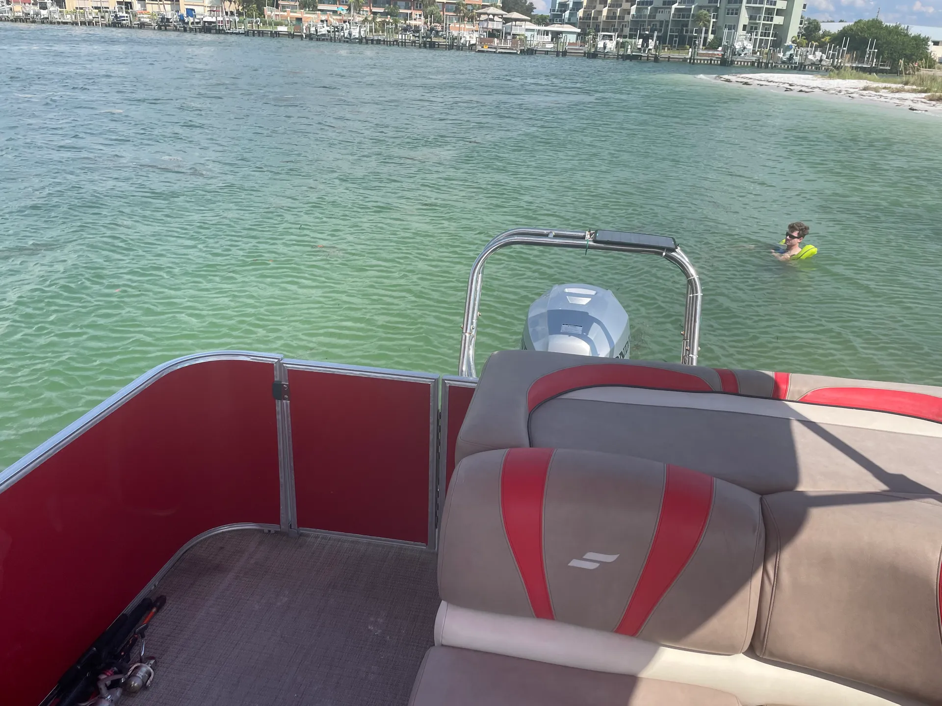 Comfortable 24’ Tri Toon