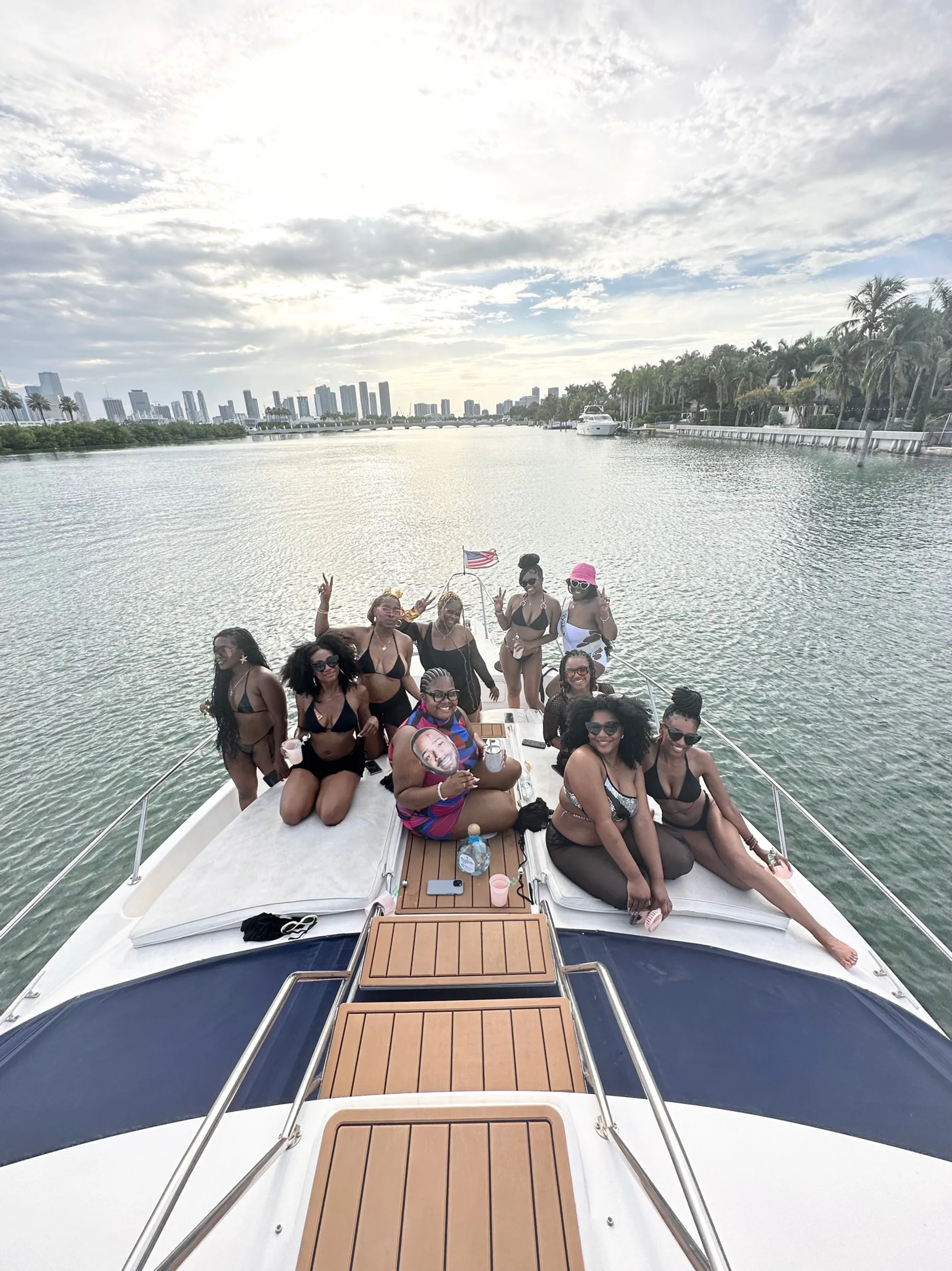 FREE HOUR ! 50' SEA RAY YACHT RENTAL, MIAMI FL (NO HIDDEN FEES) 
