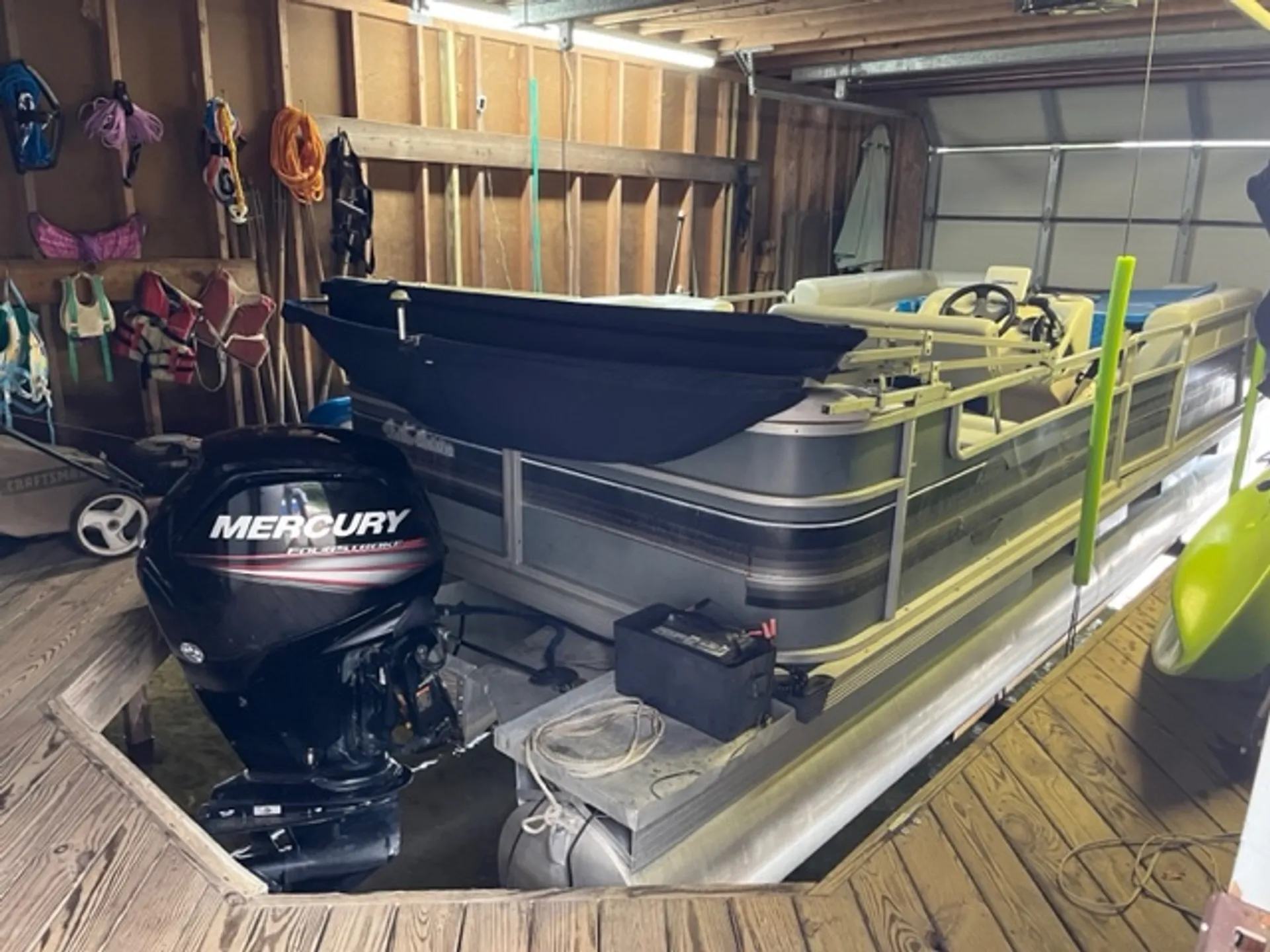 Spacious 24ft 115HP 4 Stroke Pontoon Boat, 12 People, Private Side