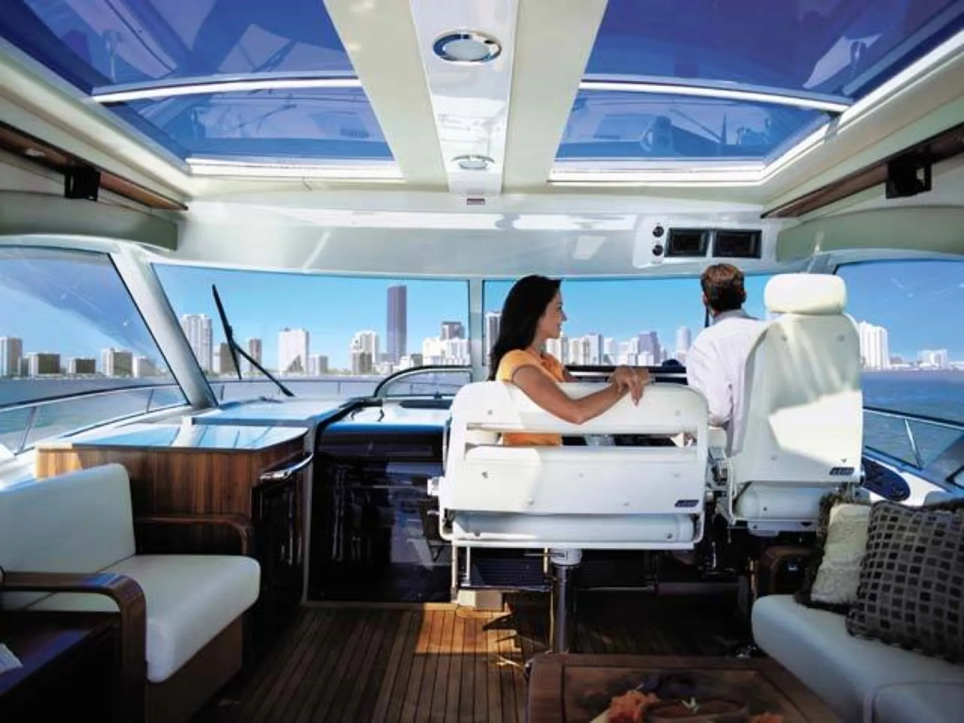 Sea Ray Boats 60 Sundancer in Stock Island, FL — photo 4