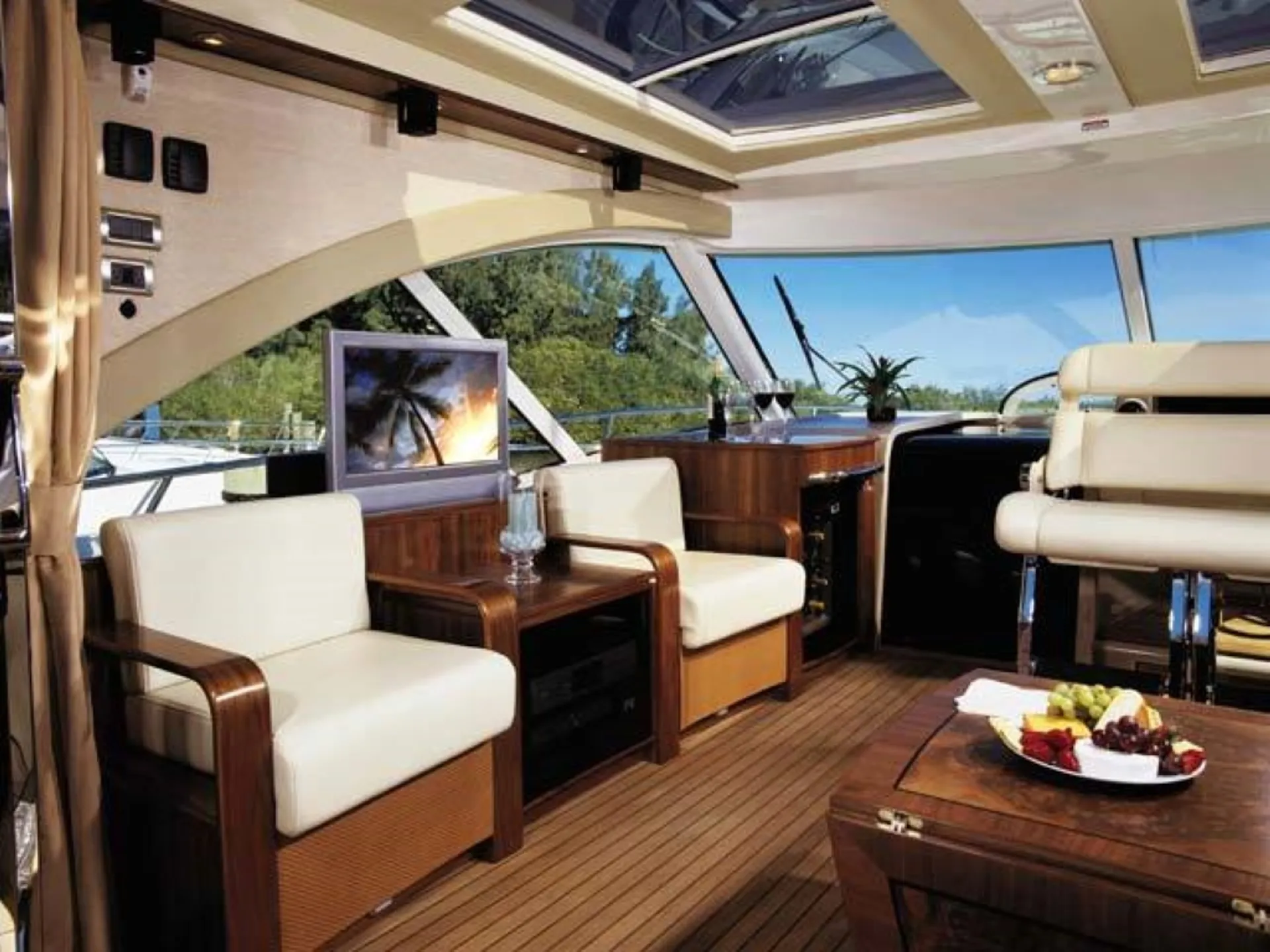 Sea Ray Boats 60 Sundancer in Stock Island, FL — photo 5