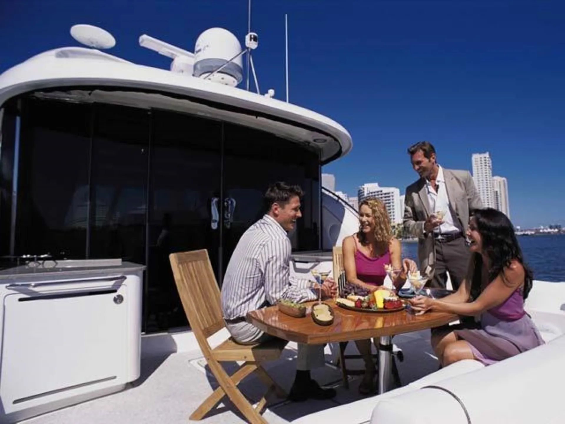 Sea Ray Boats 60 Sundancer in Stock Island, FL — photo 6