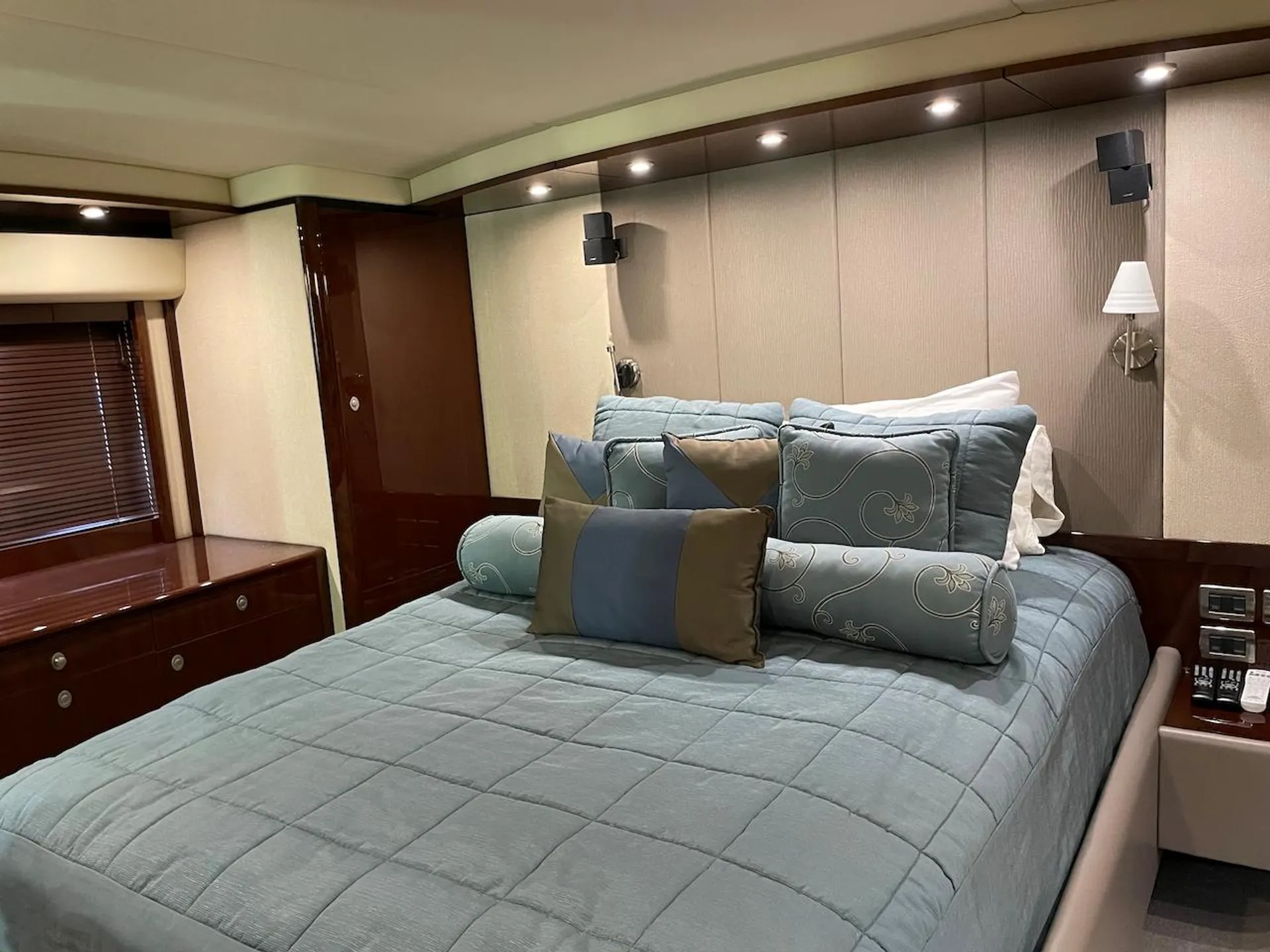 Sea Ray Boats 60 Sundancer in Stock Island, FL — photo 10