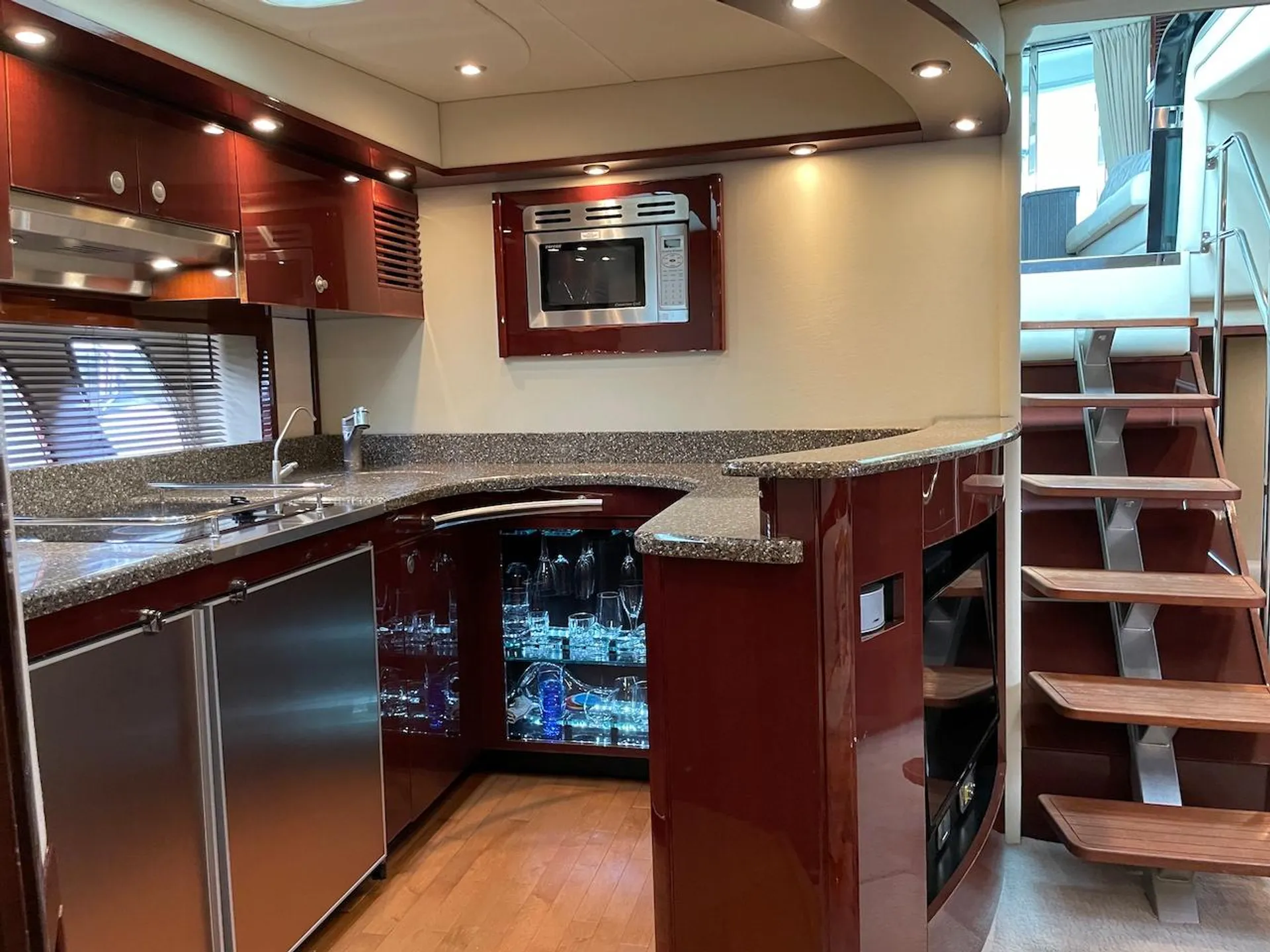 Sea Ray Boats 60 Sundancer in Stock Island, FL — photo 9