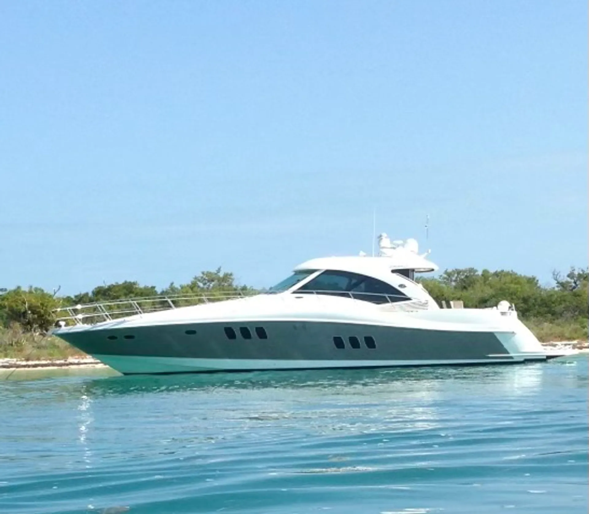 Sea Ray Boats 60 Sundancer in Stock Island, FL — photo 2