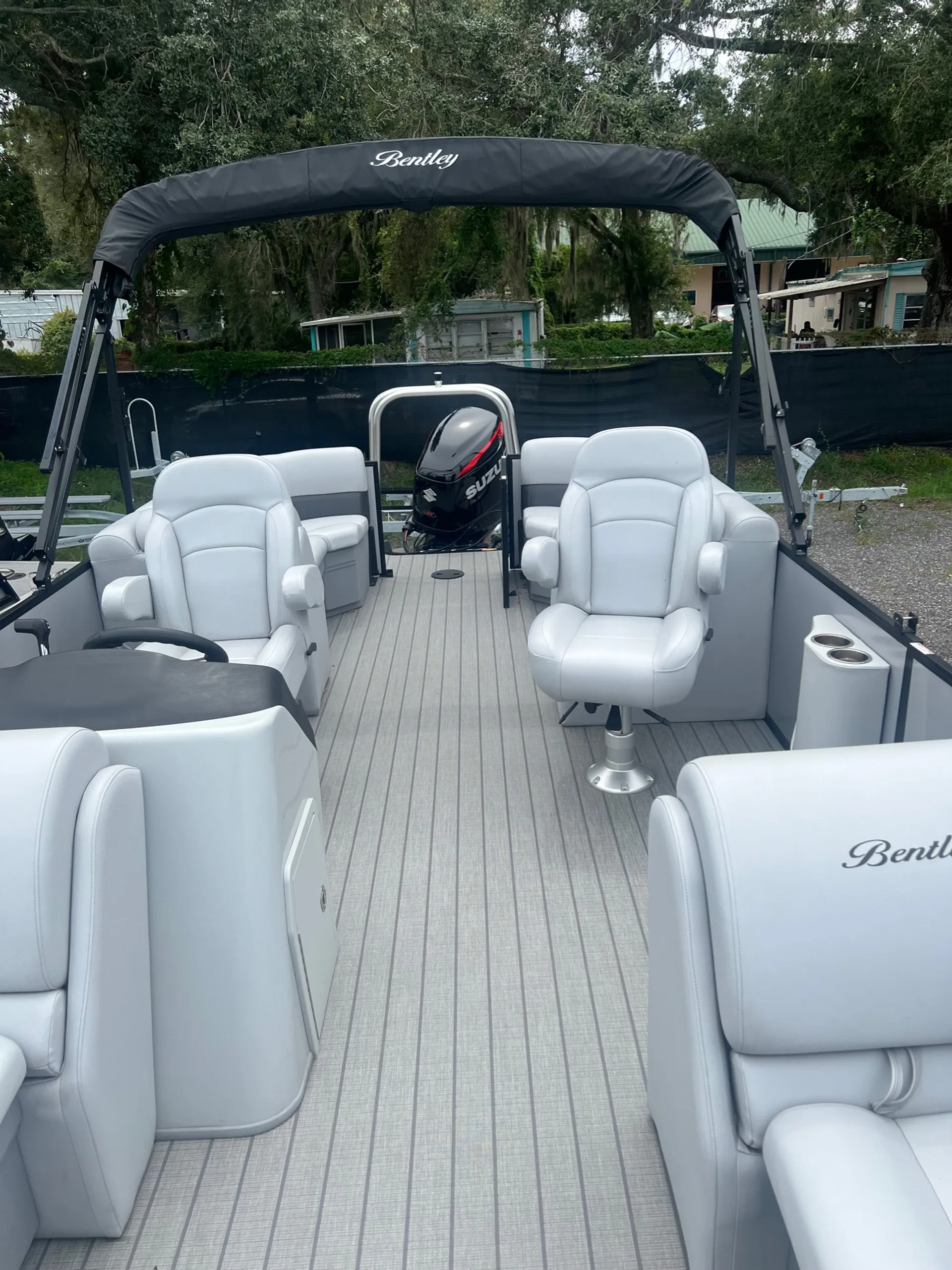 Bentley Legacy Navigator 24 Feet 250hp