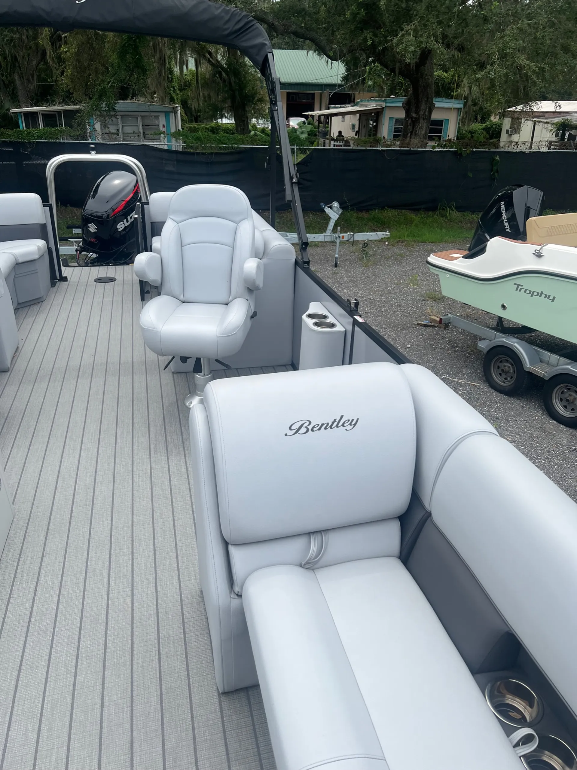 Bentley Legacy Navigator 24 Feet 250hp