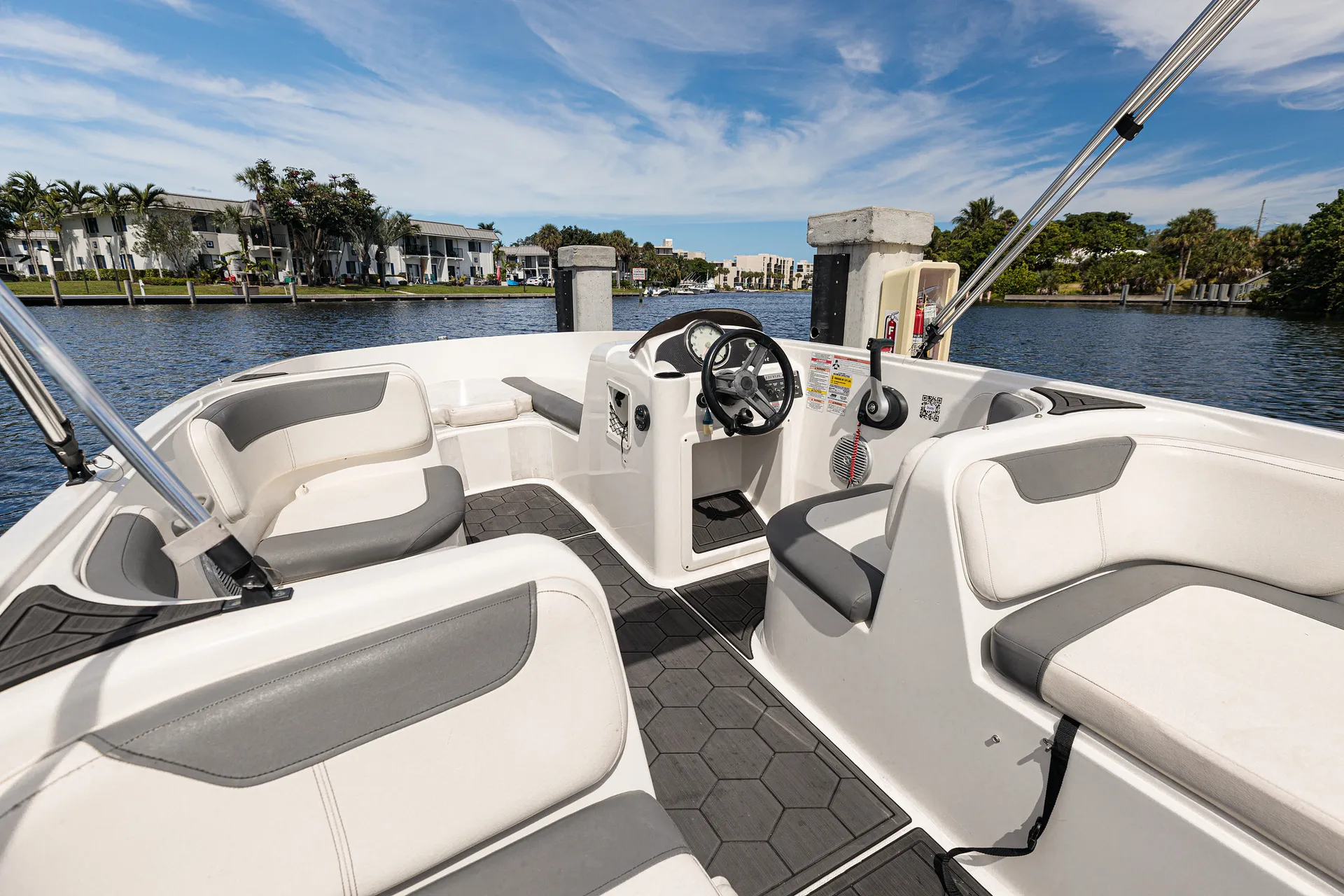 BAYLINER ELEMENT E18 in Deerfield Beach, FL — photo 7