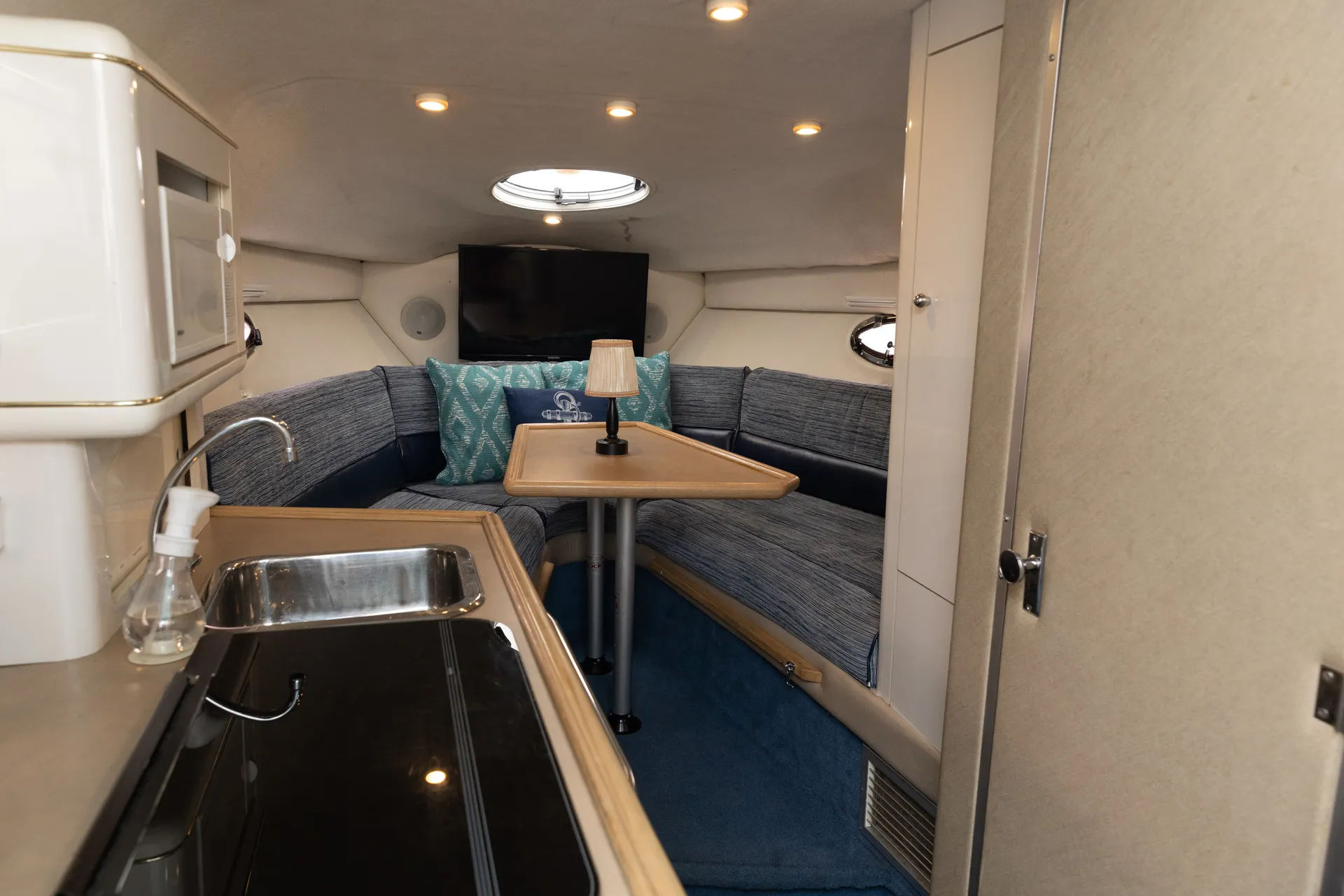 CruisetoLakeWAfromSLU🧭 29’🛥️Toilet💩✅ Enclosure☔️😎 ✅⚓️✅ ⛽️OnMyTime✅