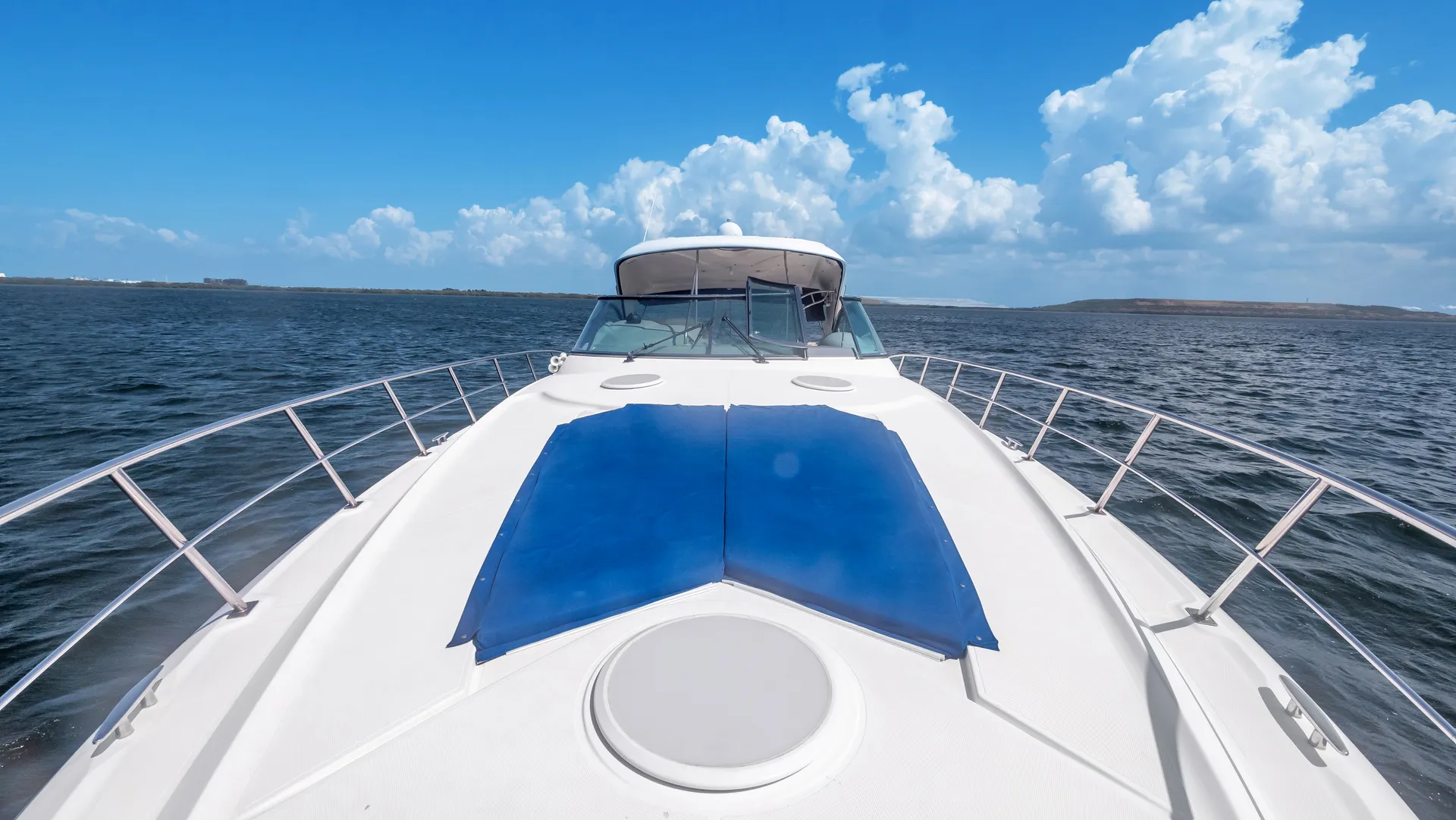 Cruisers Yachts 520 Express in Tampa, FL — photo 4