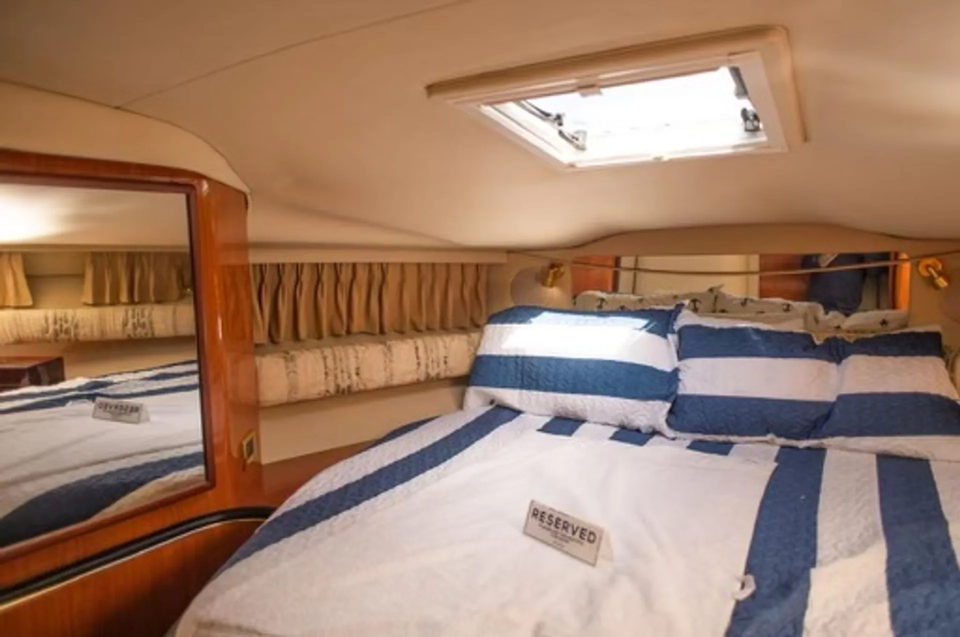 Get 1 HR FREE! 45' Sea Ray Sundancer Yacht 