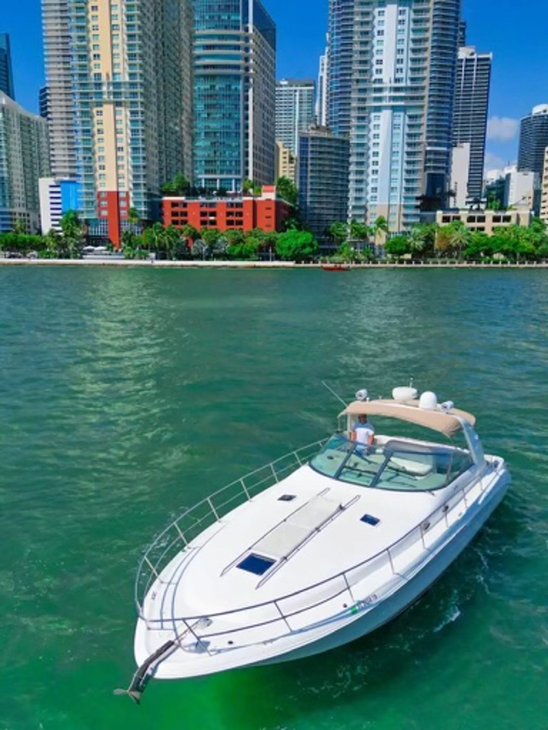 Get 1 HR FREE! 45' Sea Ray Sundancer Yacht 