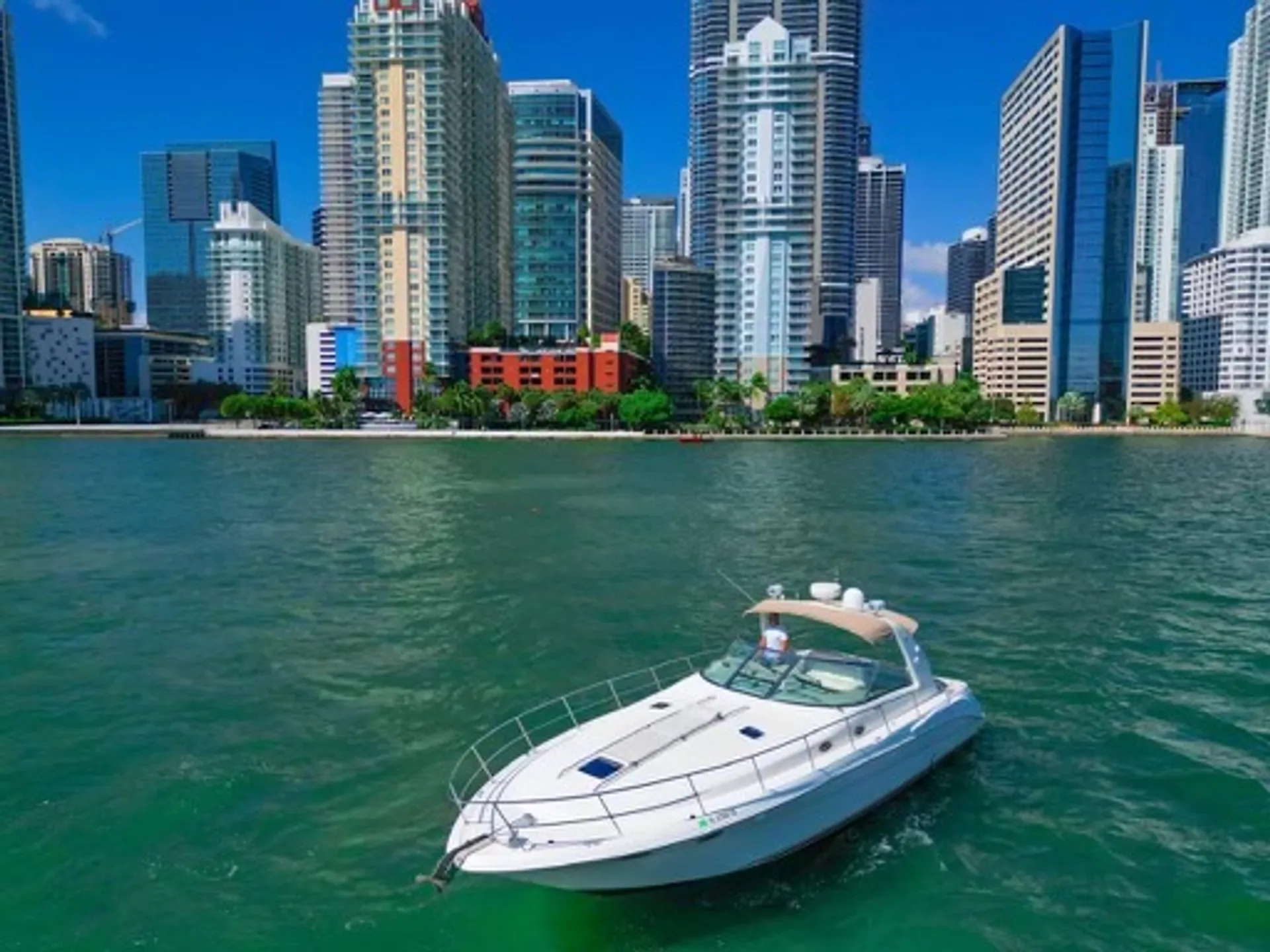 Get 1 HR FREE! 45' Sea Ray Sundancer Yacht 