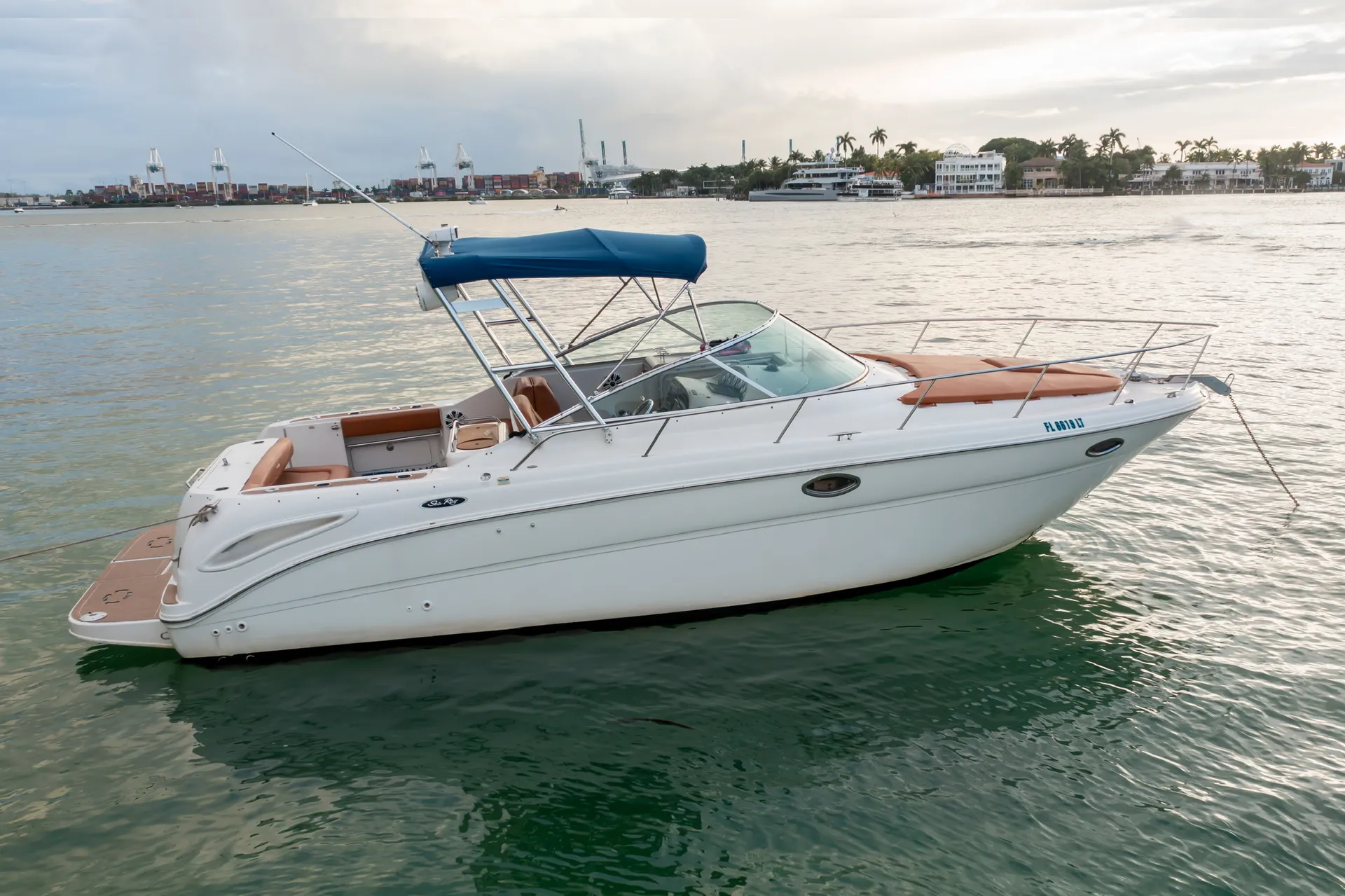 Get 1 HR FREE! Beautiful 32 FT Sea Ray!!