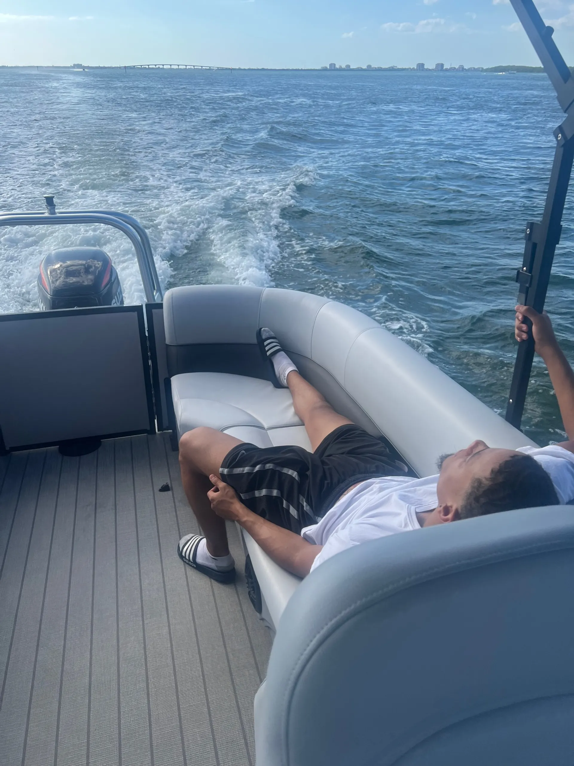 Bentley Legacy Navigator 24 Feet 250hp