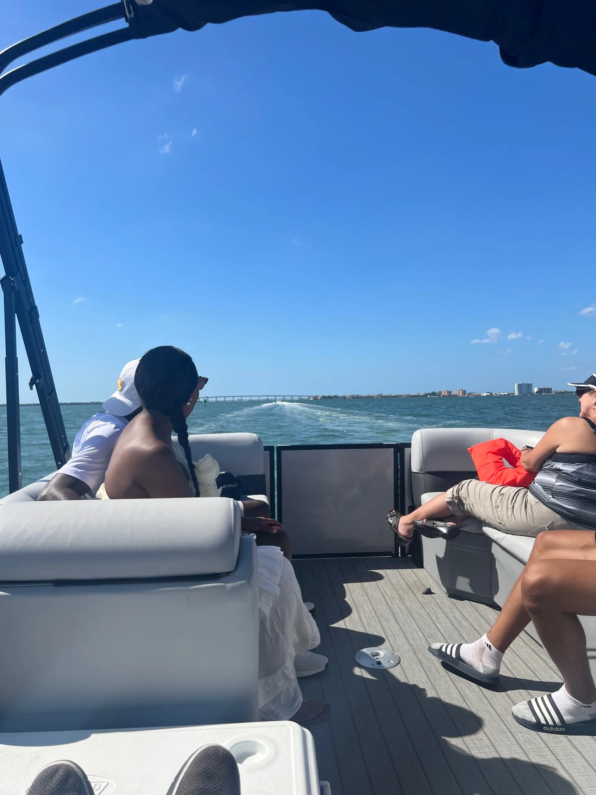 Bentley Legacy Navigator 24 Feet 250hp