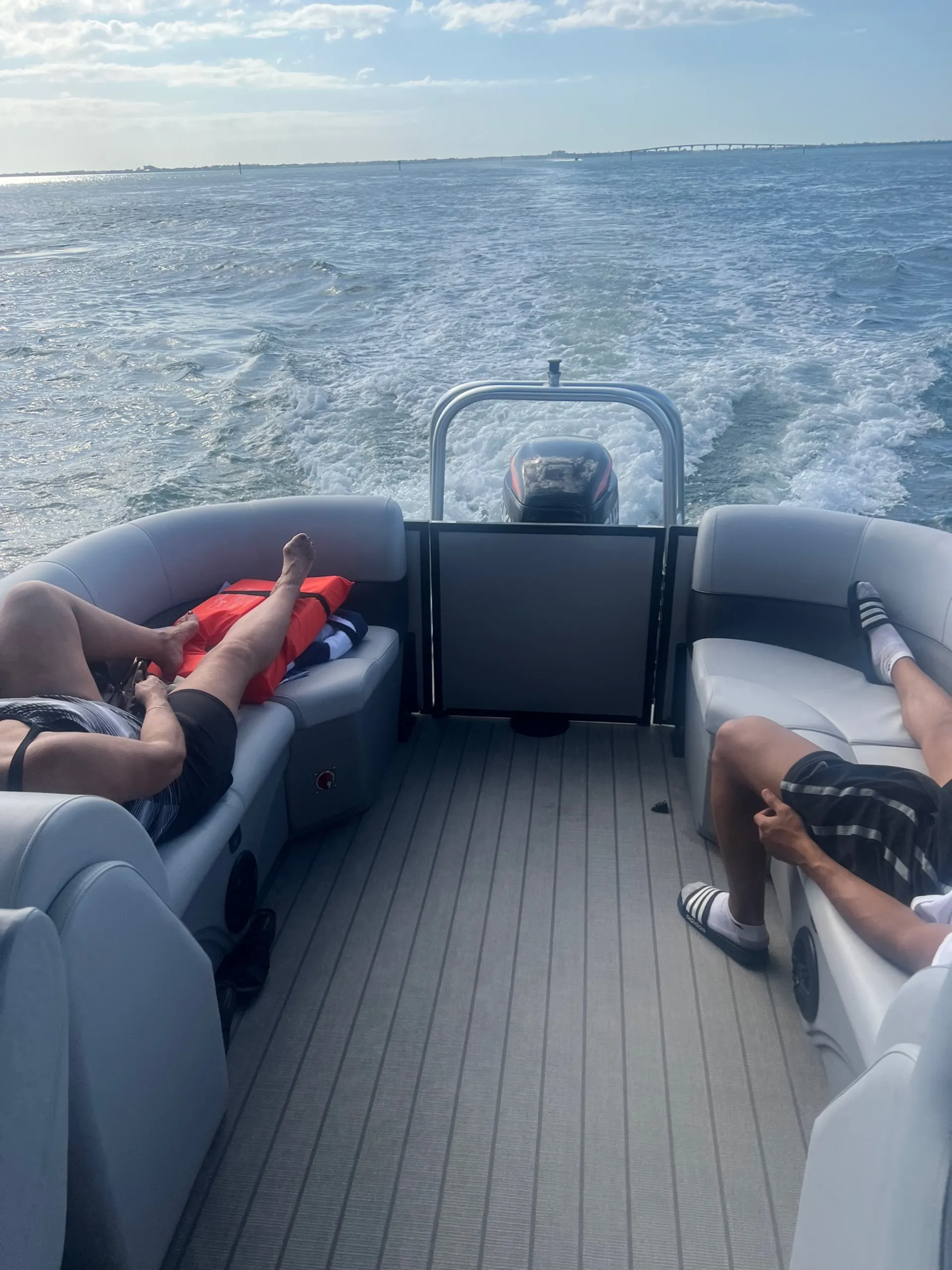 Bentley Legacy Navigator 24 Feet 250hp