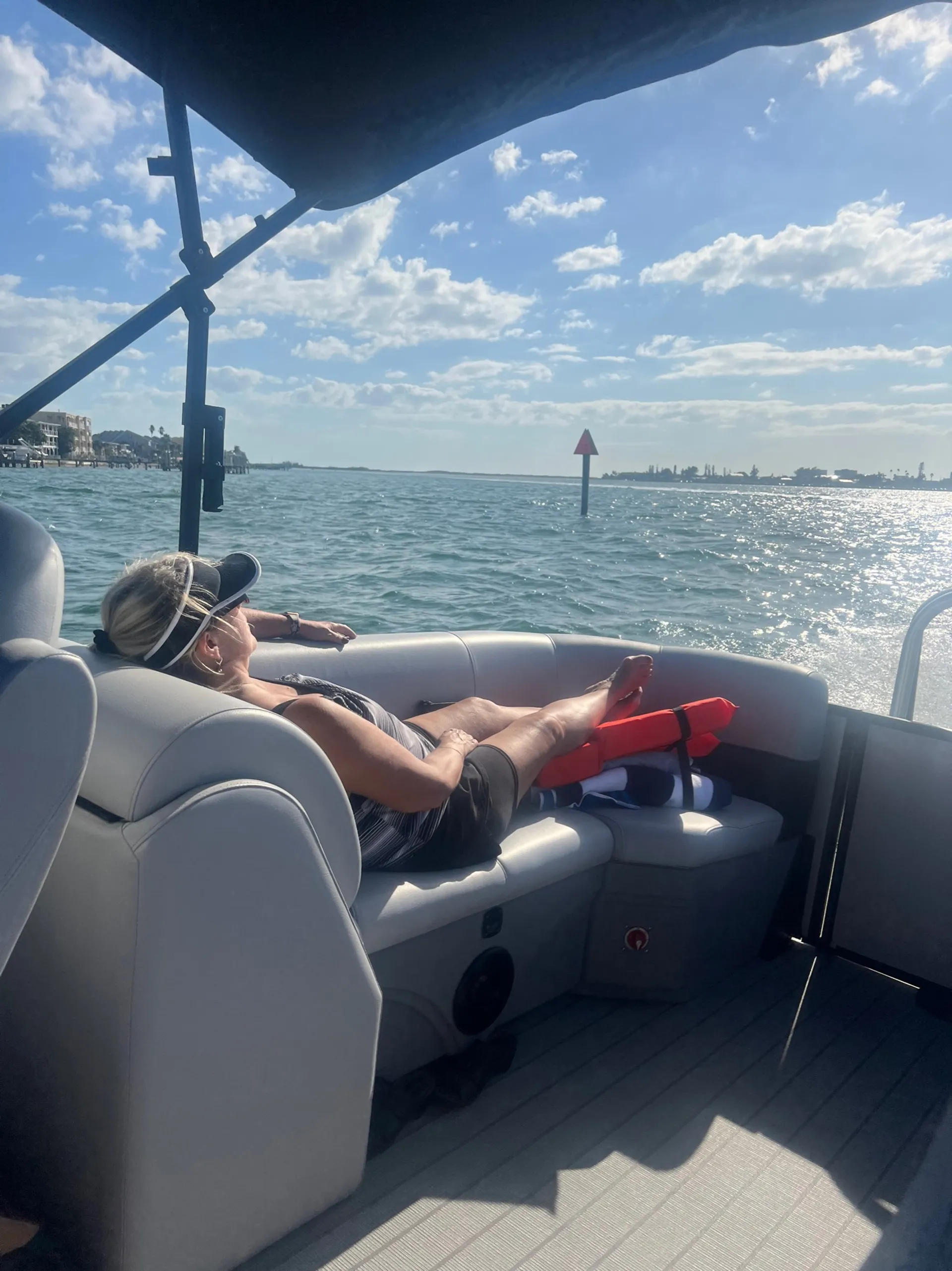 Bentley Legacy Navigator 24 Feet 250hp