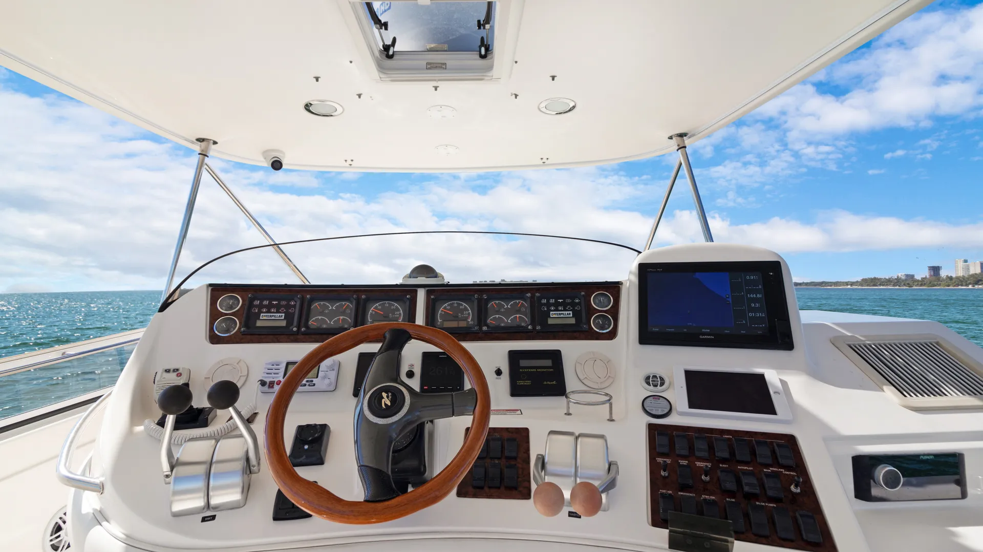 Sea Ray Boats 560 Sedan Bridge in Miami, FL — photo 3