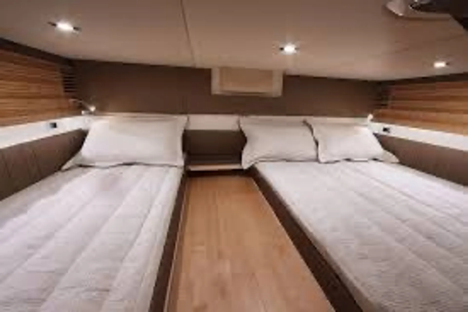 🎇Welcome Aboard Our Beautiful 36’ Chris Craft  20% Off charters🎇