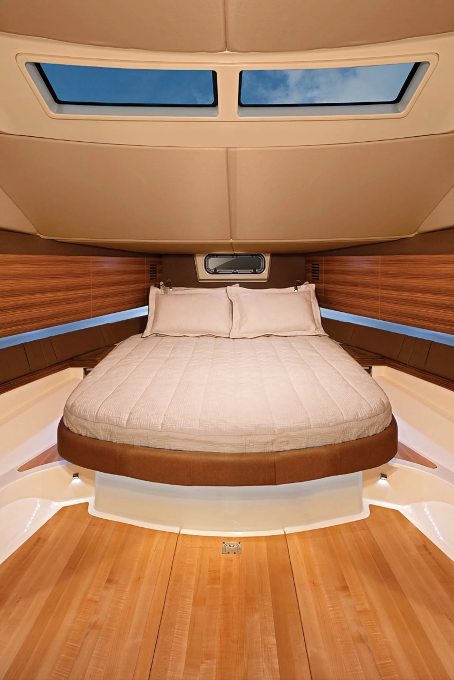 🎇Welcome Aboard Our Beautiful 36’ Chris Craft  20% Off charters🎇