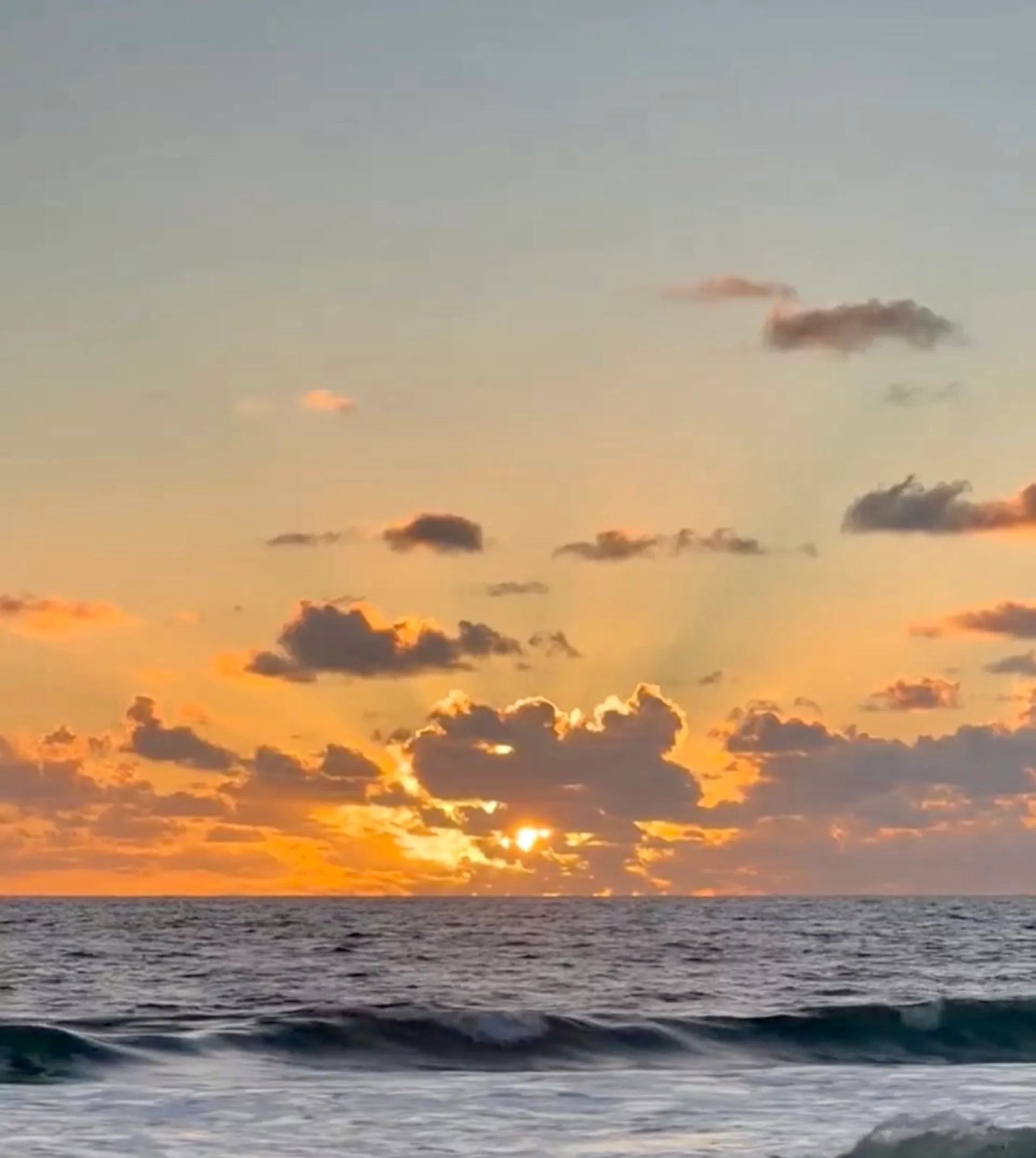 🎇Welcome Aboard Our Beautiful 36’ Chris Craft  20% Off charters🎇