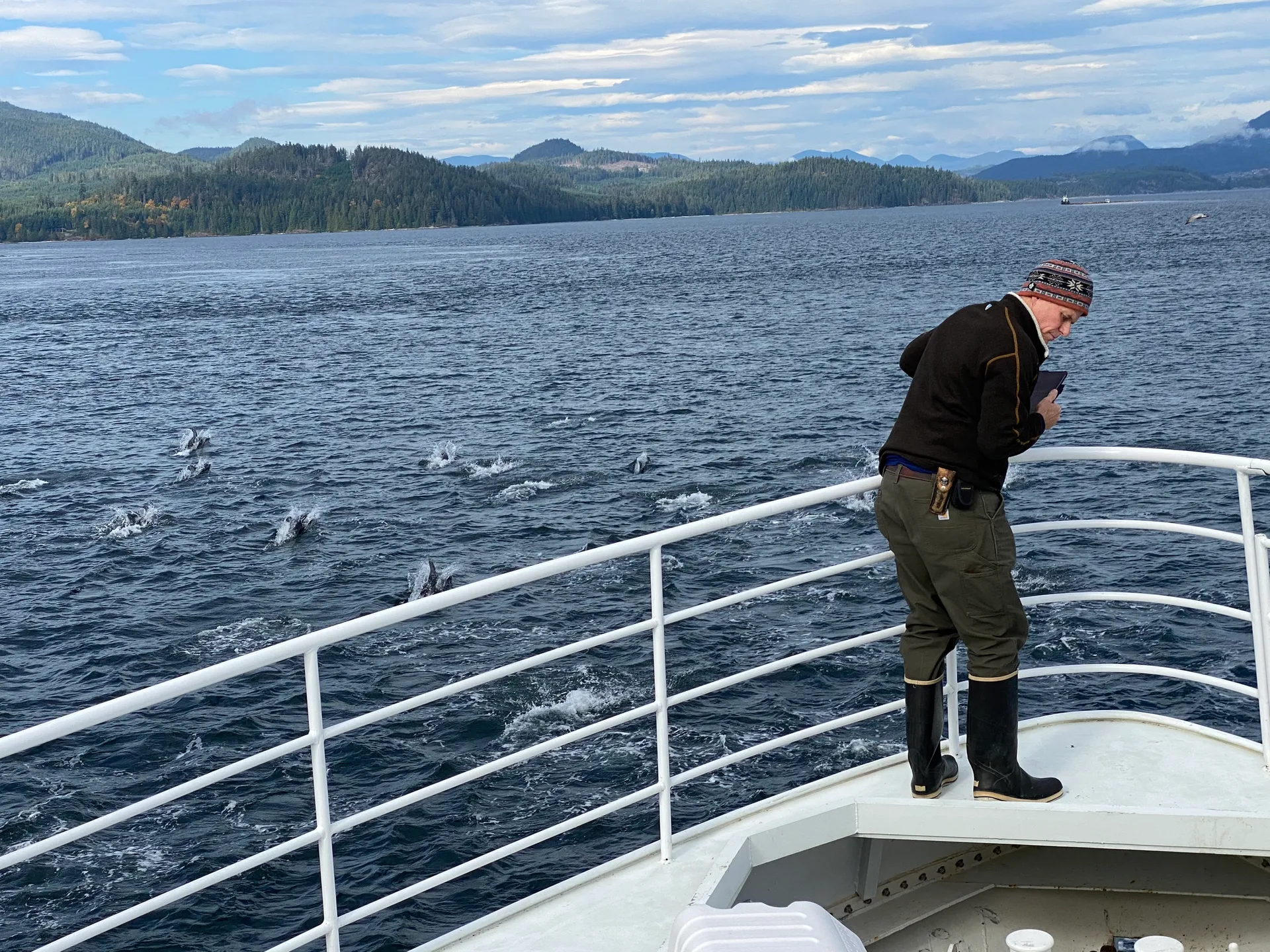 90’ Expedition yacht touring San Juan Islands and beyond! 