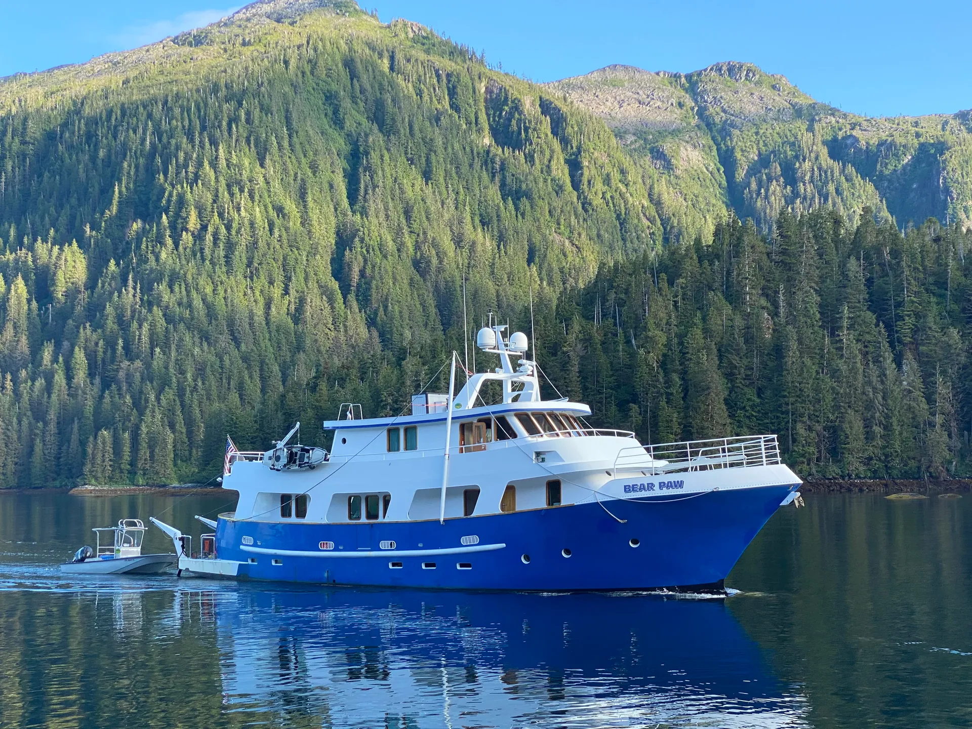 90’ Expedition yacht touring San Juan Islands and beyond! 
