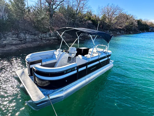 Rent a CREST PONTOONS pontoon in Decatur, TX near me