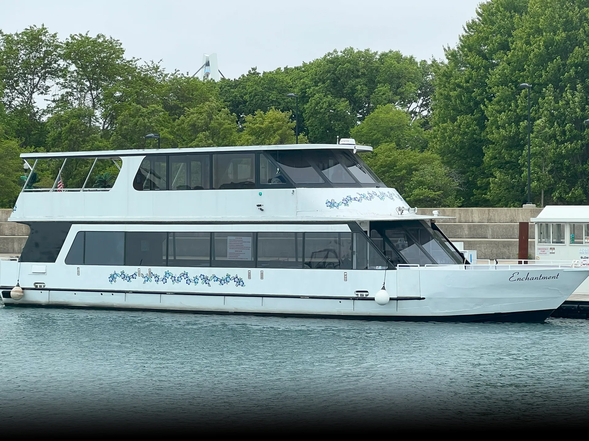 Tiki Chic Yacht Chicago for 40-120 Guests with Beverage Package