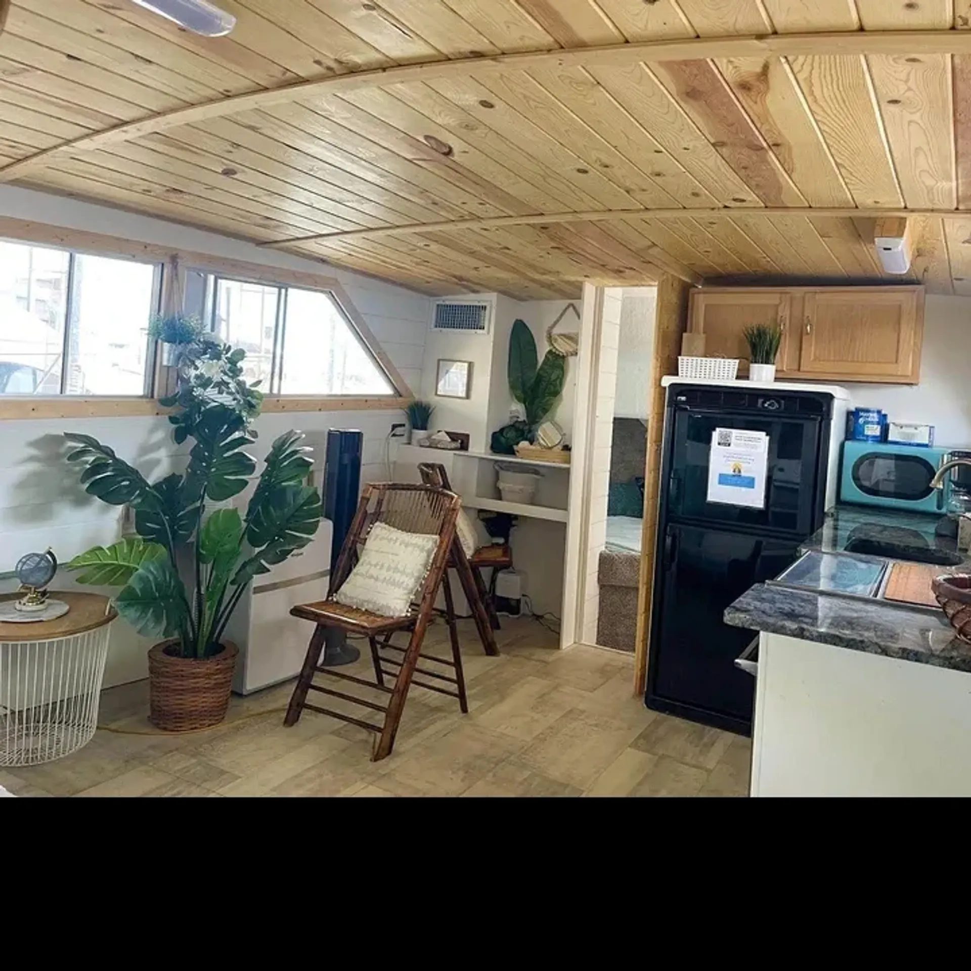 Classic cruiser - 37 feet of  spacious double cabin, USCG Captained