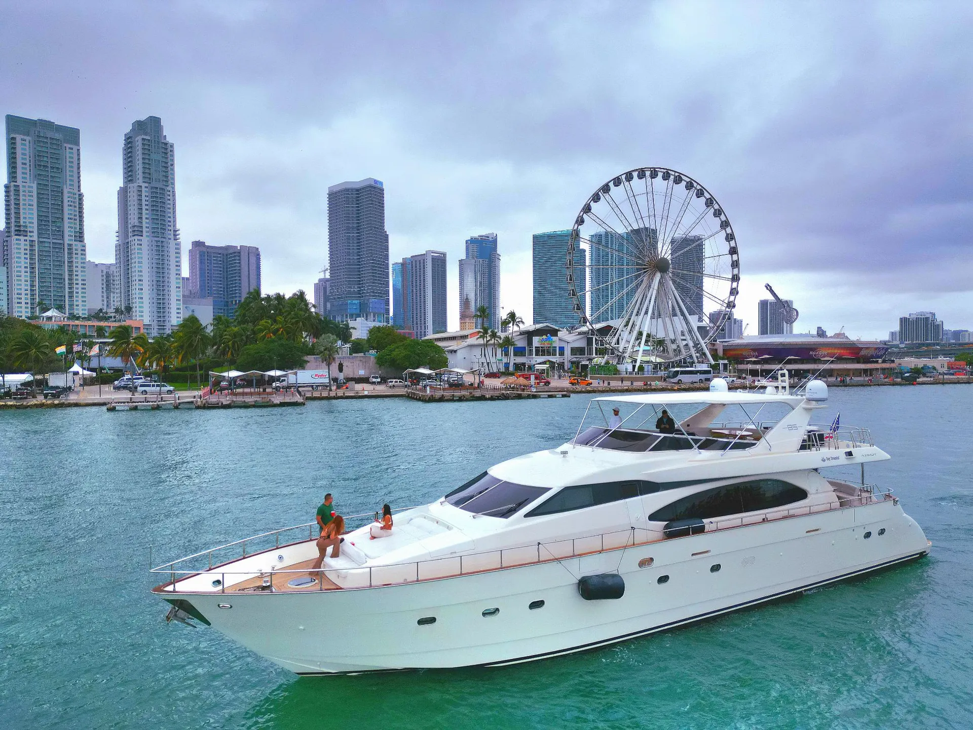 85' Luxury Ultimate Azimut , JACUZZI INCLUDED