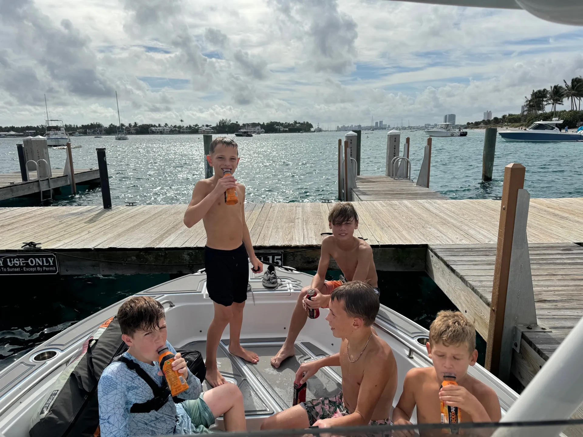 Amazing 2020 Sea Hunt 225,perfect for family fun, fishing or sandbar. 