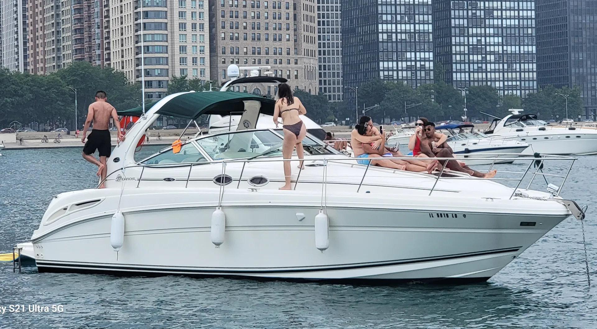 39ft Sea Ray Sundancer Luxury Yacht Charter Chicago