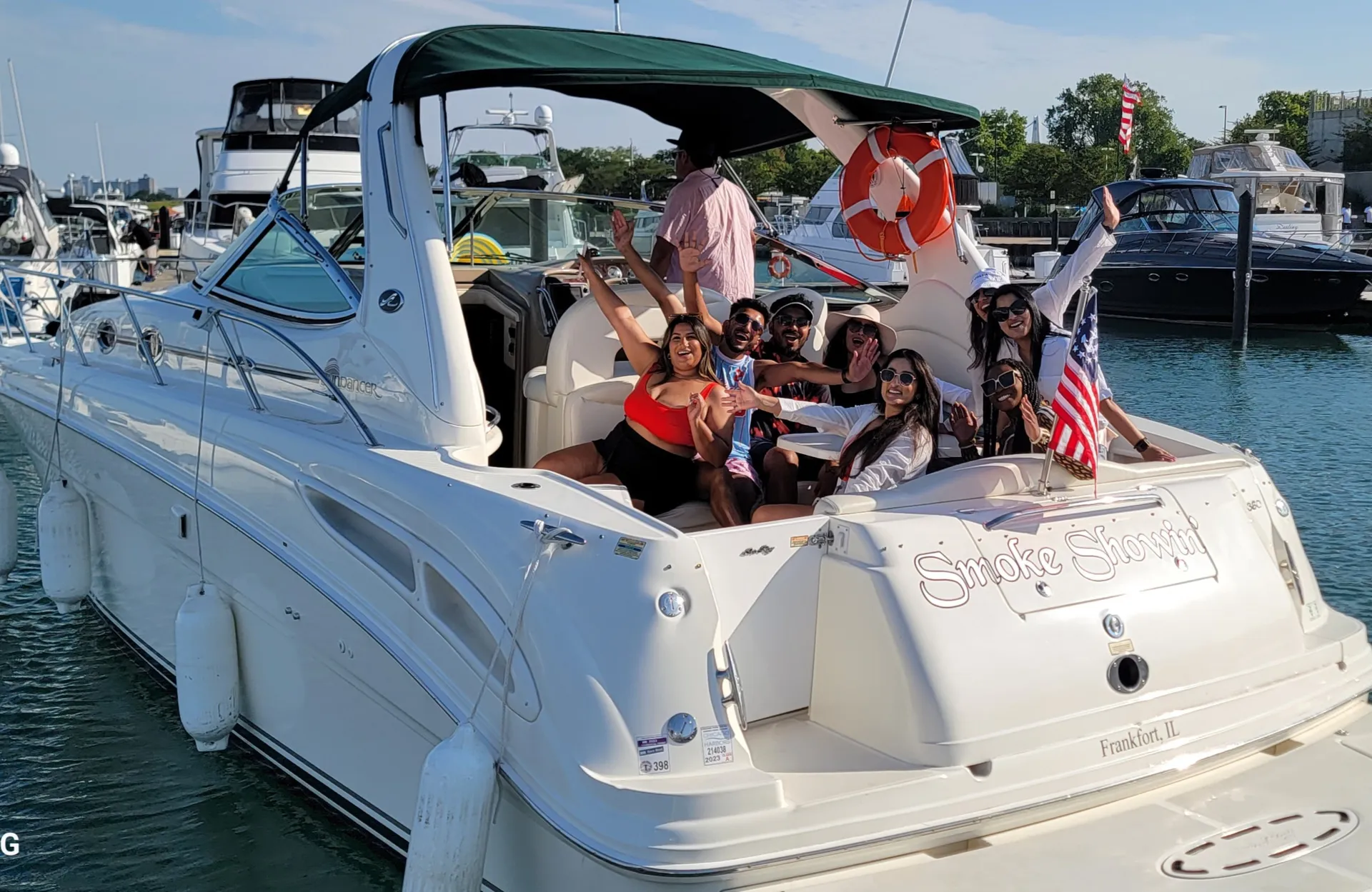 39ft Sea Ray Sundancer Luxury Yacht Charter Chicago