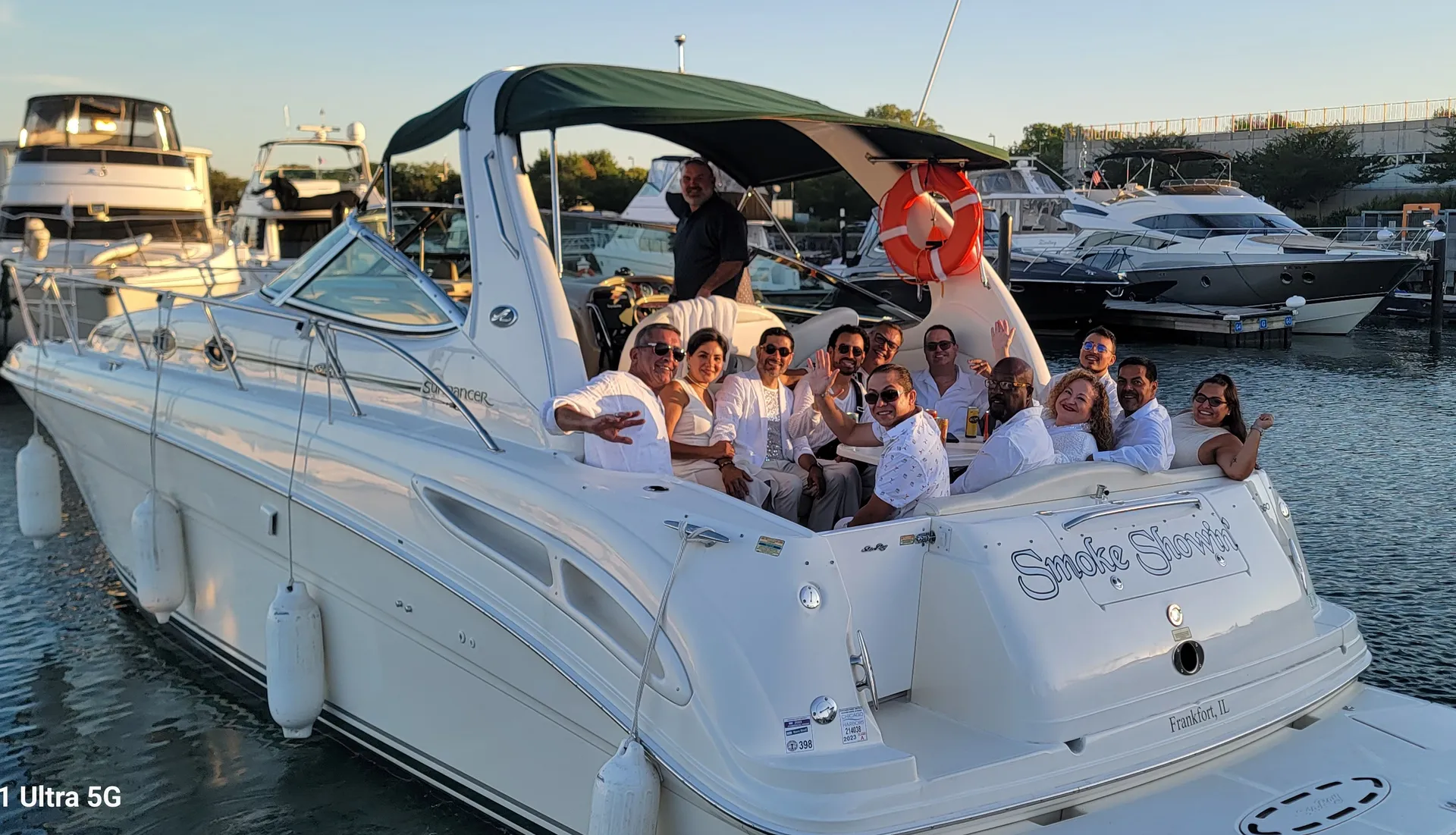 39ft Sea Ray Sundancer Luxury Yacht Charter Chicago