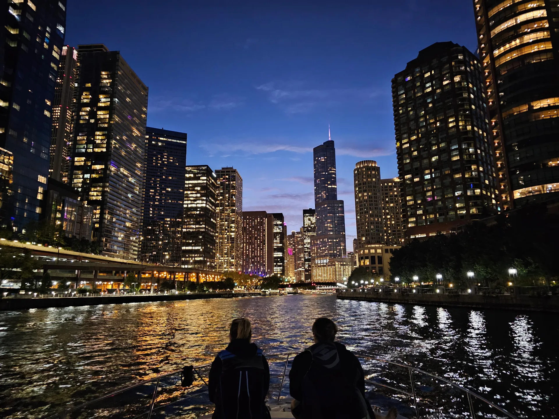 39ft Sea Ray Sundancer Luxury Yacht Charter Chicago