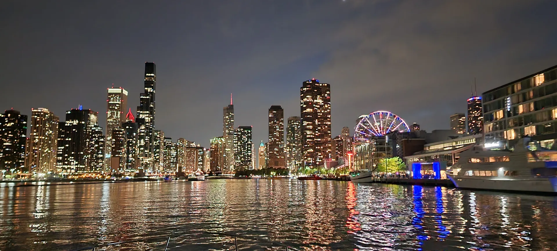 39ft Sea Ray Sundancer Luxury Yacht Charter Chicago