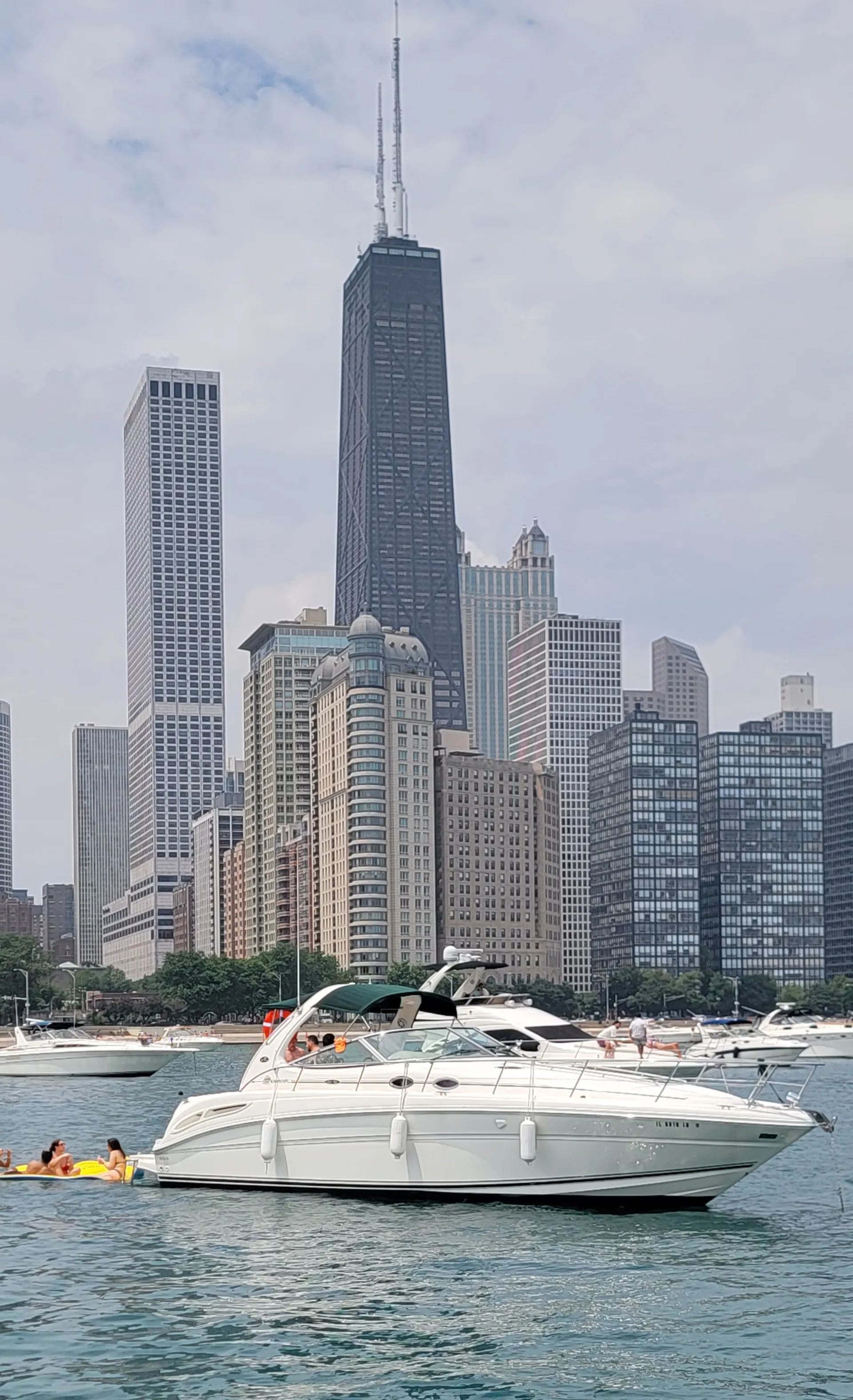 39ft Sea Ray Sundancer Luxury Yacht Charter Chicago
