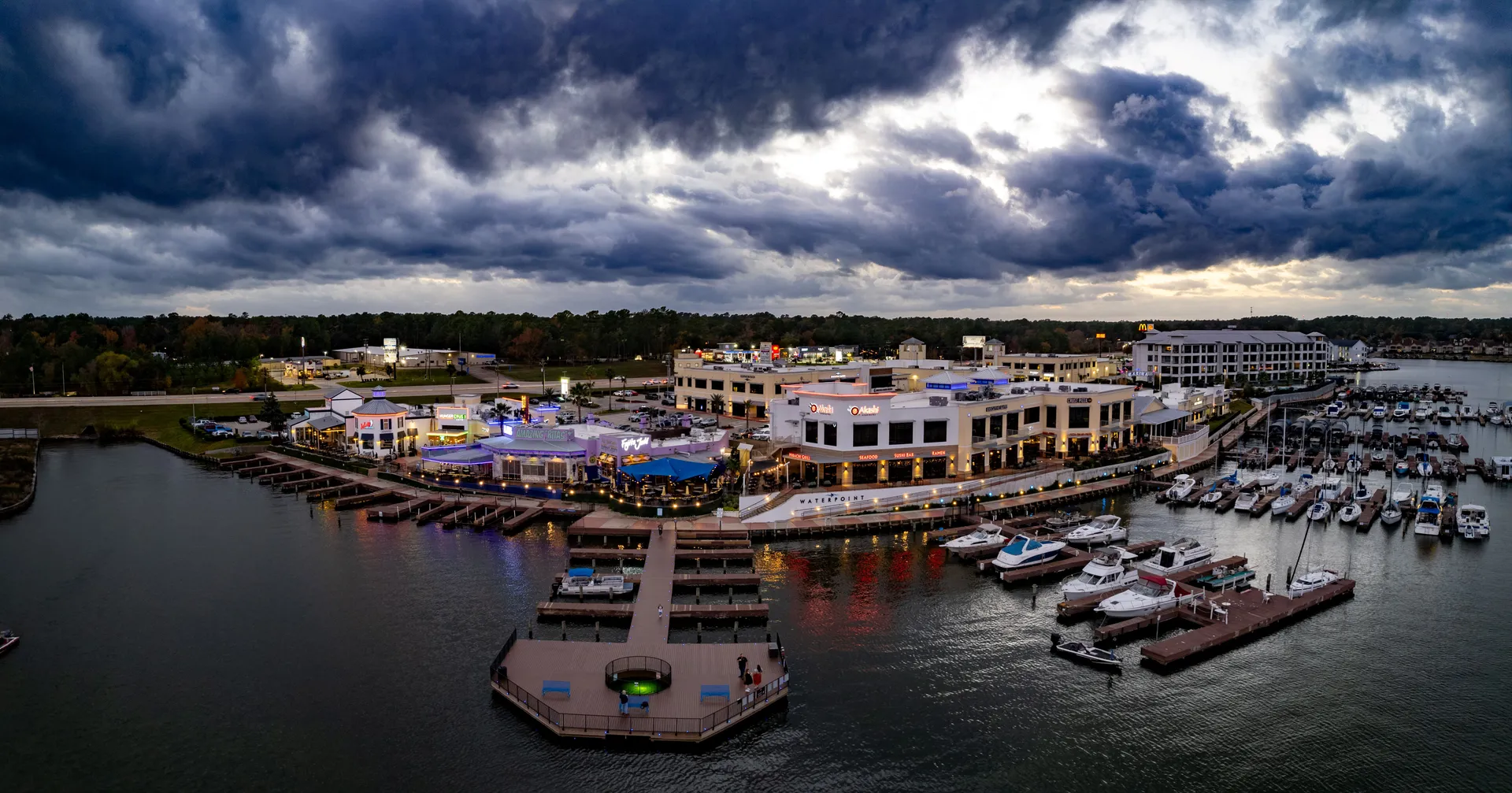 Tranquility I 25 FT 12 People. Family fun day on the Lake