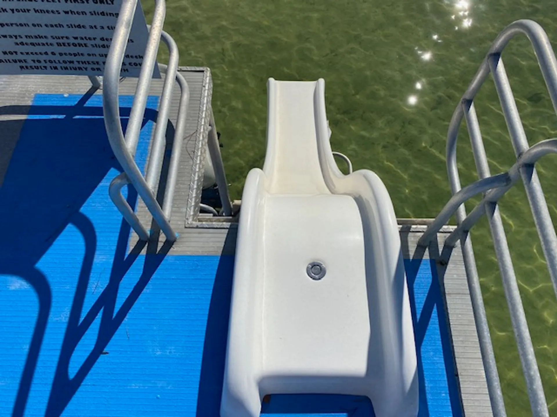 Tiki Themed Hula-Mama 30 ft pontoon 2slides 150 HP Fuel Included 