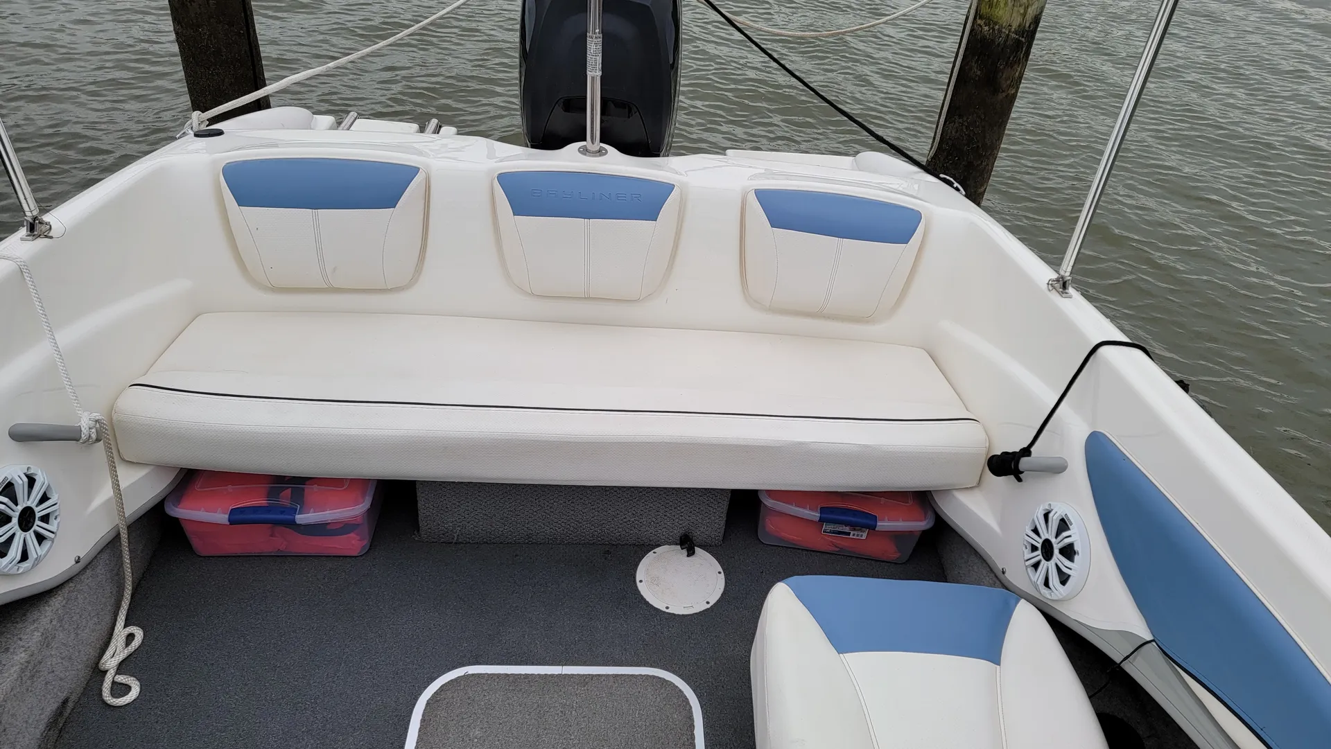 Your Aquatic Escape: Bayliner 180 | Fast, Fun & Ready to Cruise!