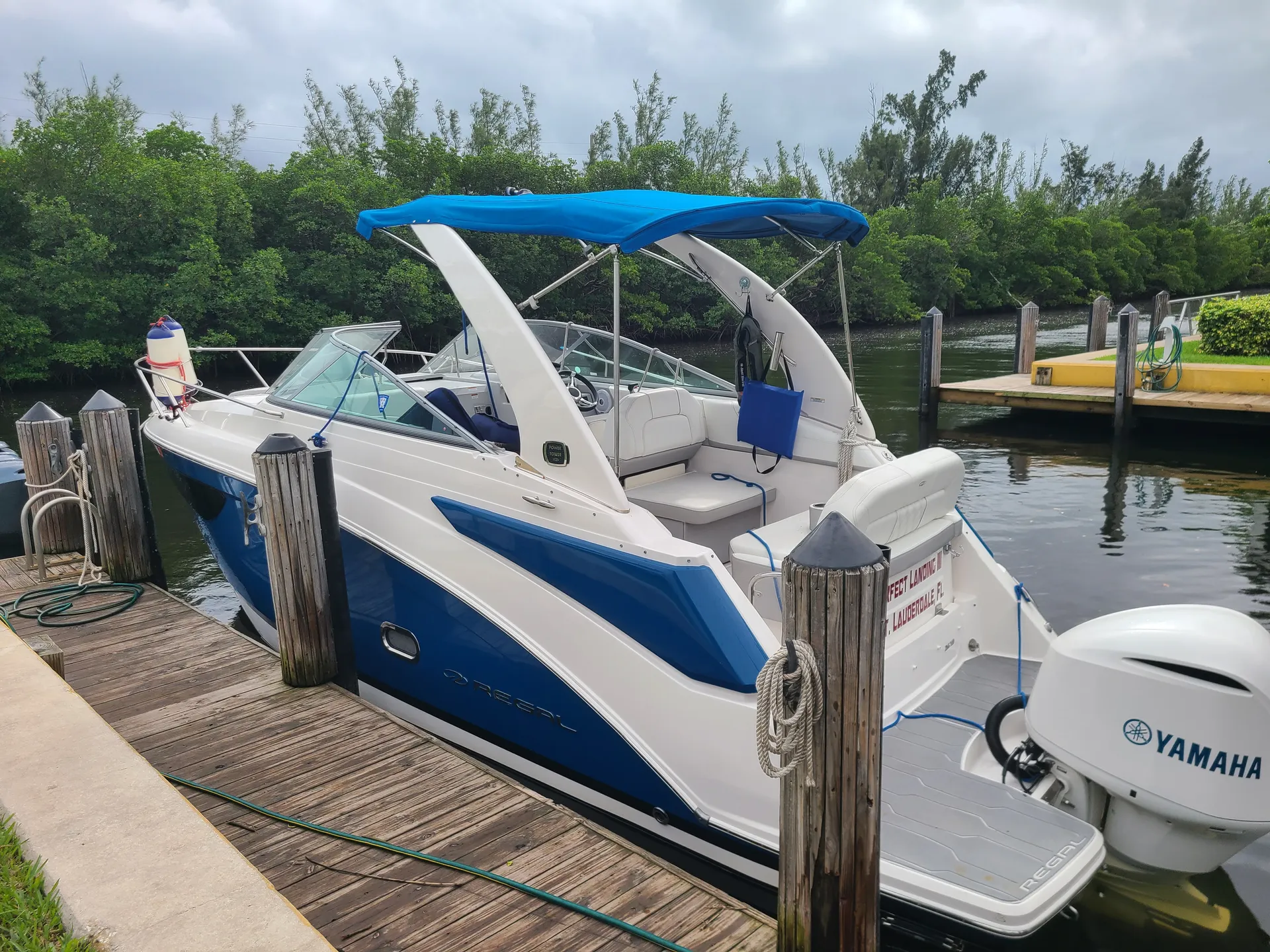 2019 Regal 26 XO – Luxury Express Cruiser with A/C, Full Cabin & Yamah