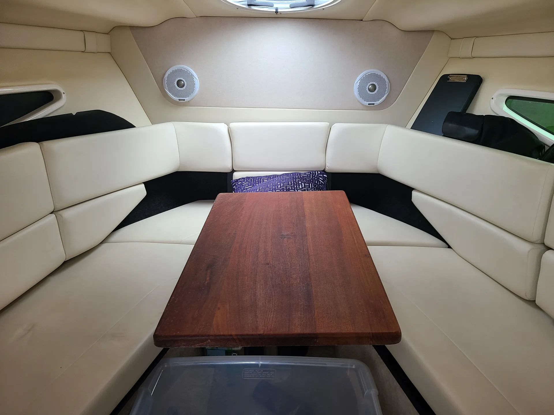 2019 Regal 26 XO – Luxury Express Cruiser with A/C, Full Cabin & Yamah
