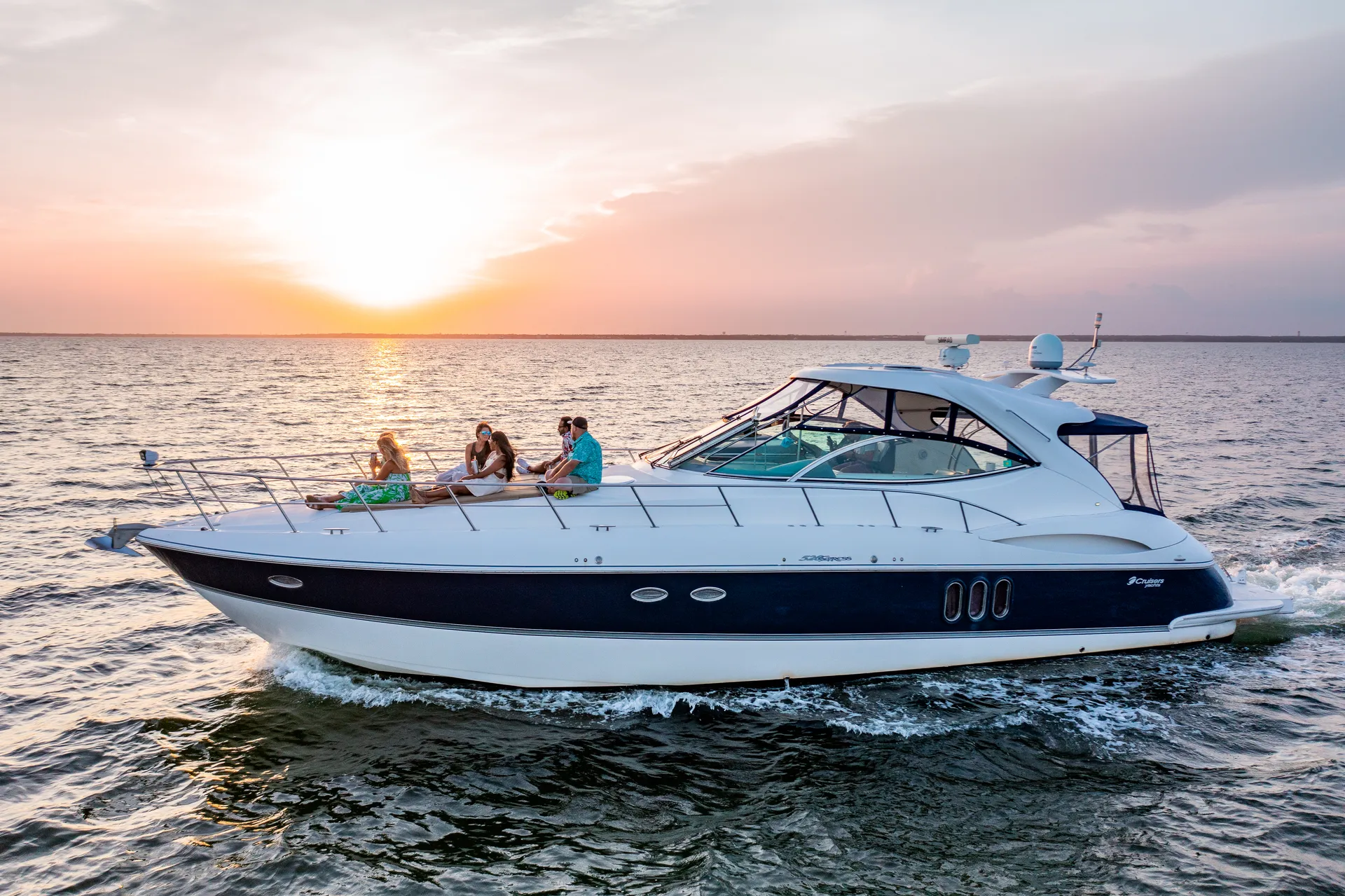 Private Luxury Yacht Cruise up to 13 guests. 2 bed/2 bath full kitchen