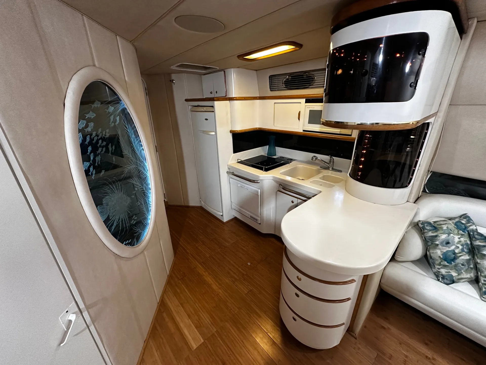 Yacht Rental Succulenta Rosé Captian Included