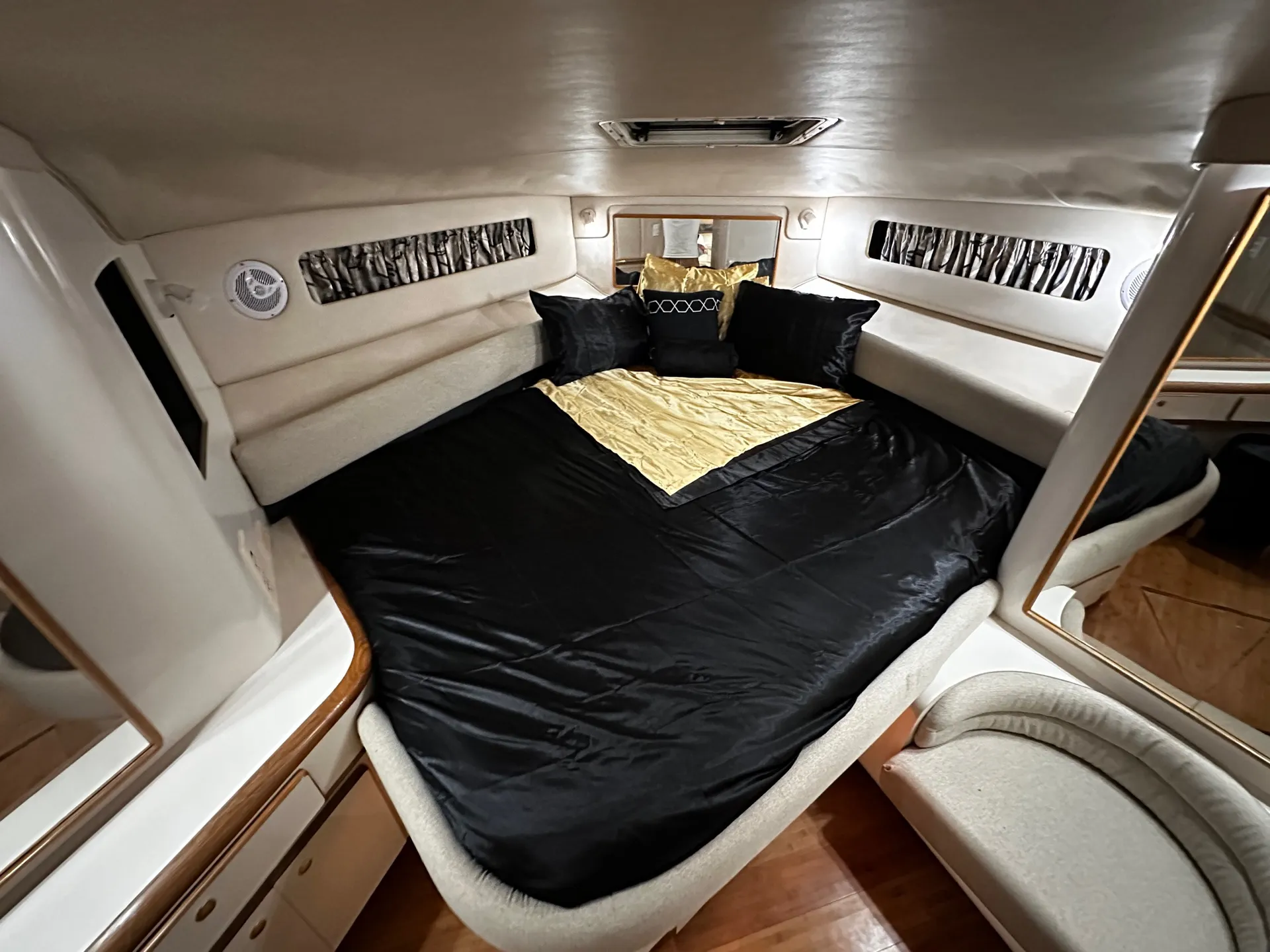 Yacht Rental Succulenta Rosé Captian Included