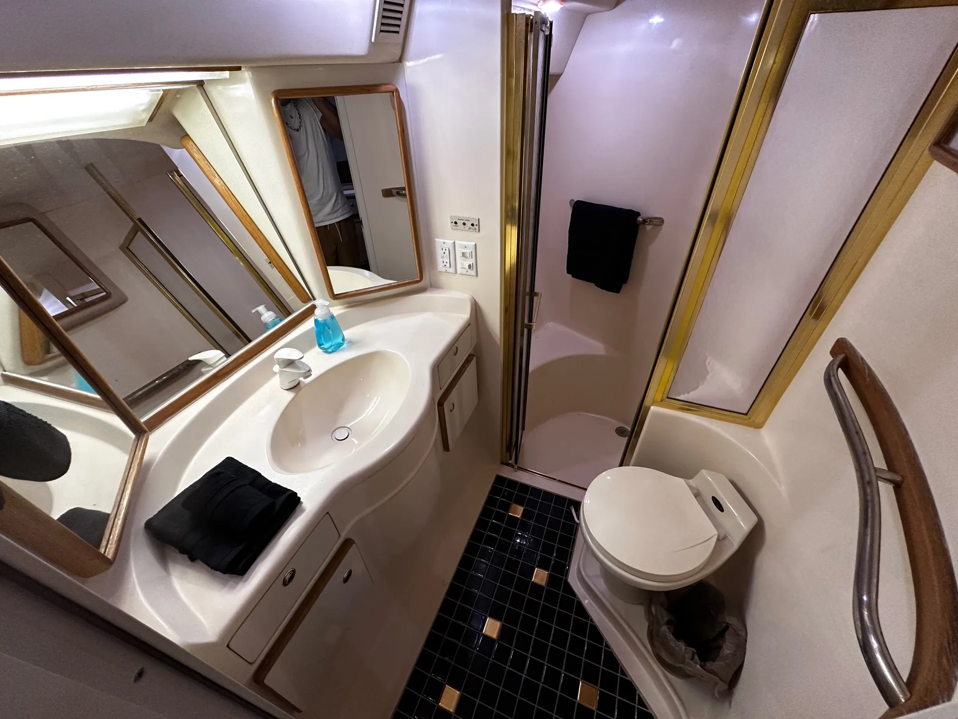 Yacht Rental Succulenta Rosé Captian Included