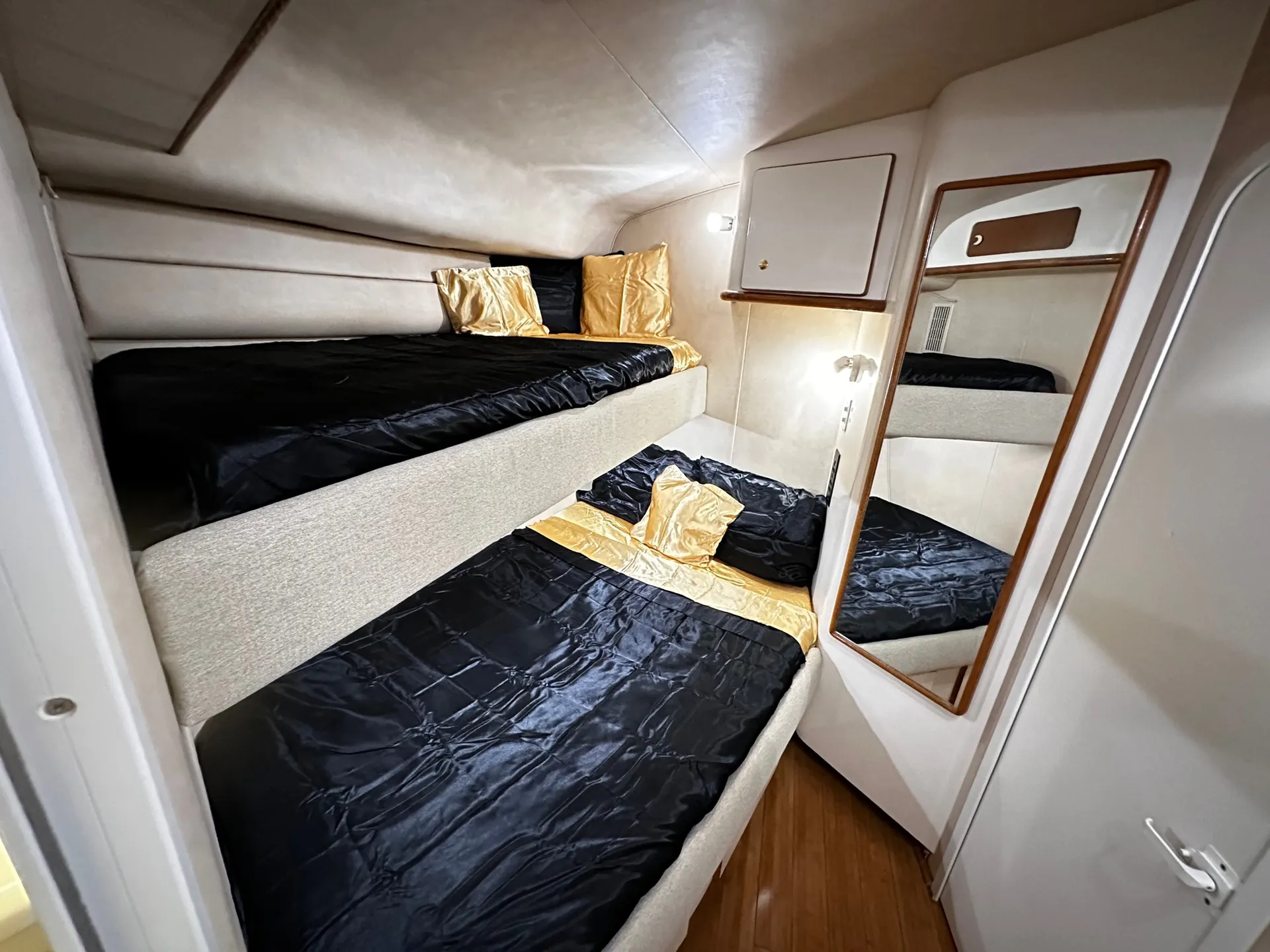 Yacht Rental Succulenta Rosé Captian Included